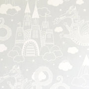 Majvillan Dragon sky behang in grey kleur in sfeervolle Scandinavische kinderkamer