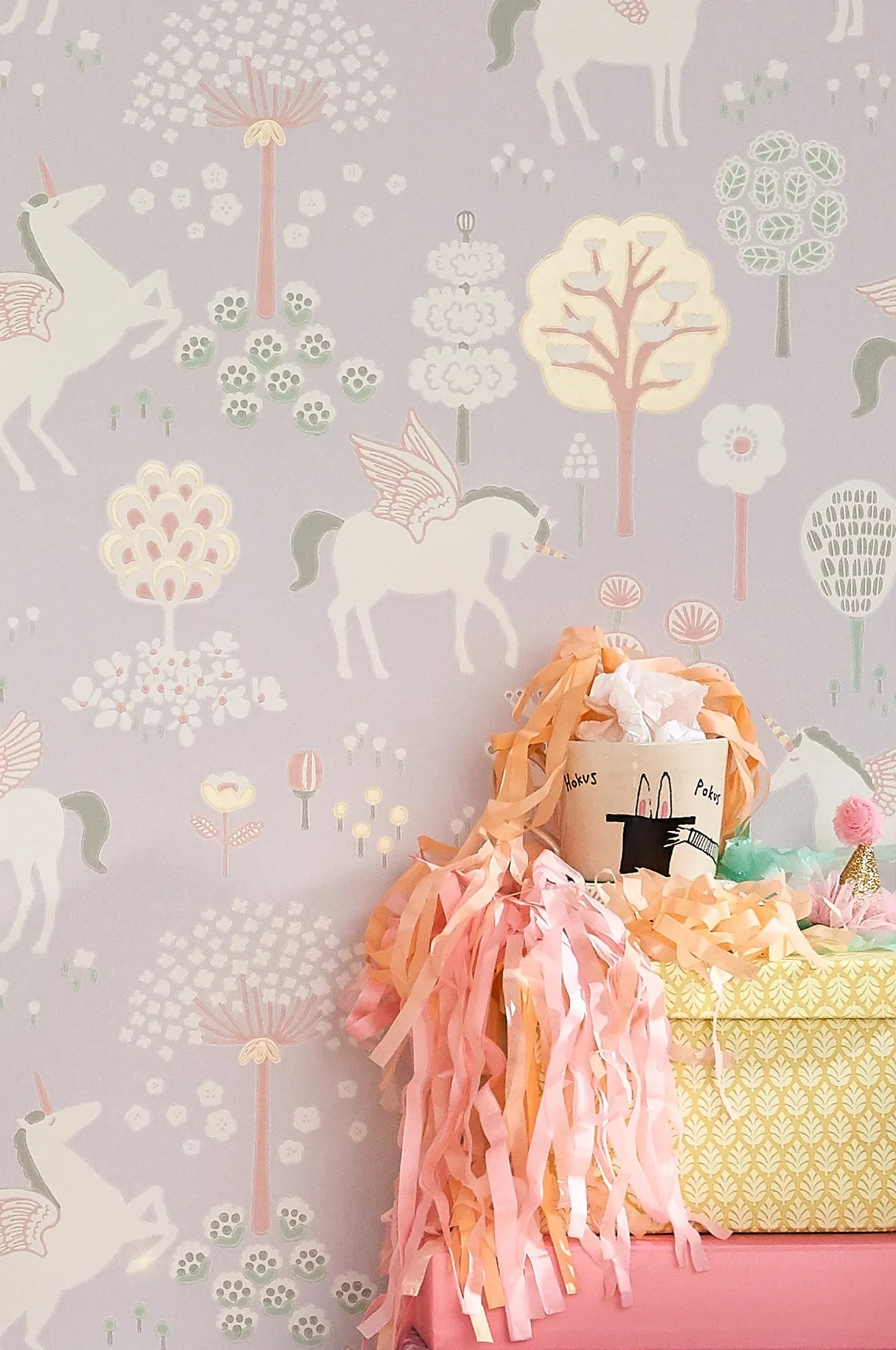 Majvillan True Unicorns lilac behang sfeerbeeld kinderkamer detail