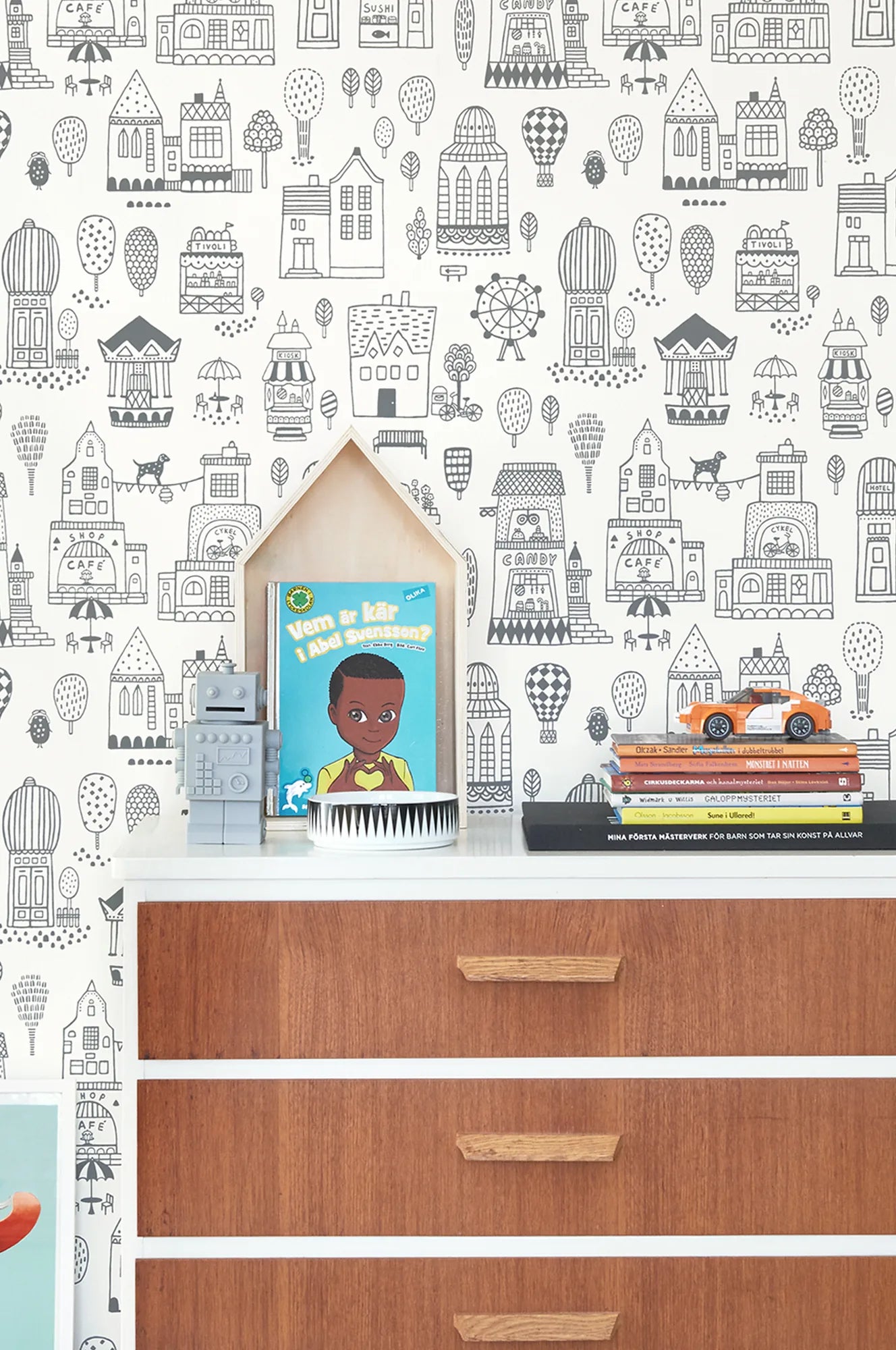 Majvillan Little town black behang sfeerbeeld kinderkamer detail