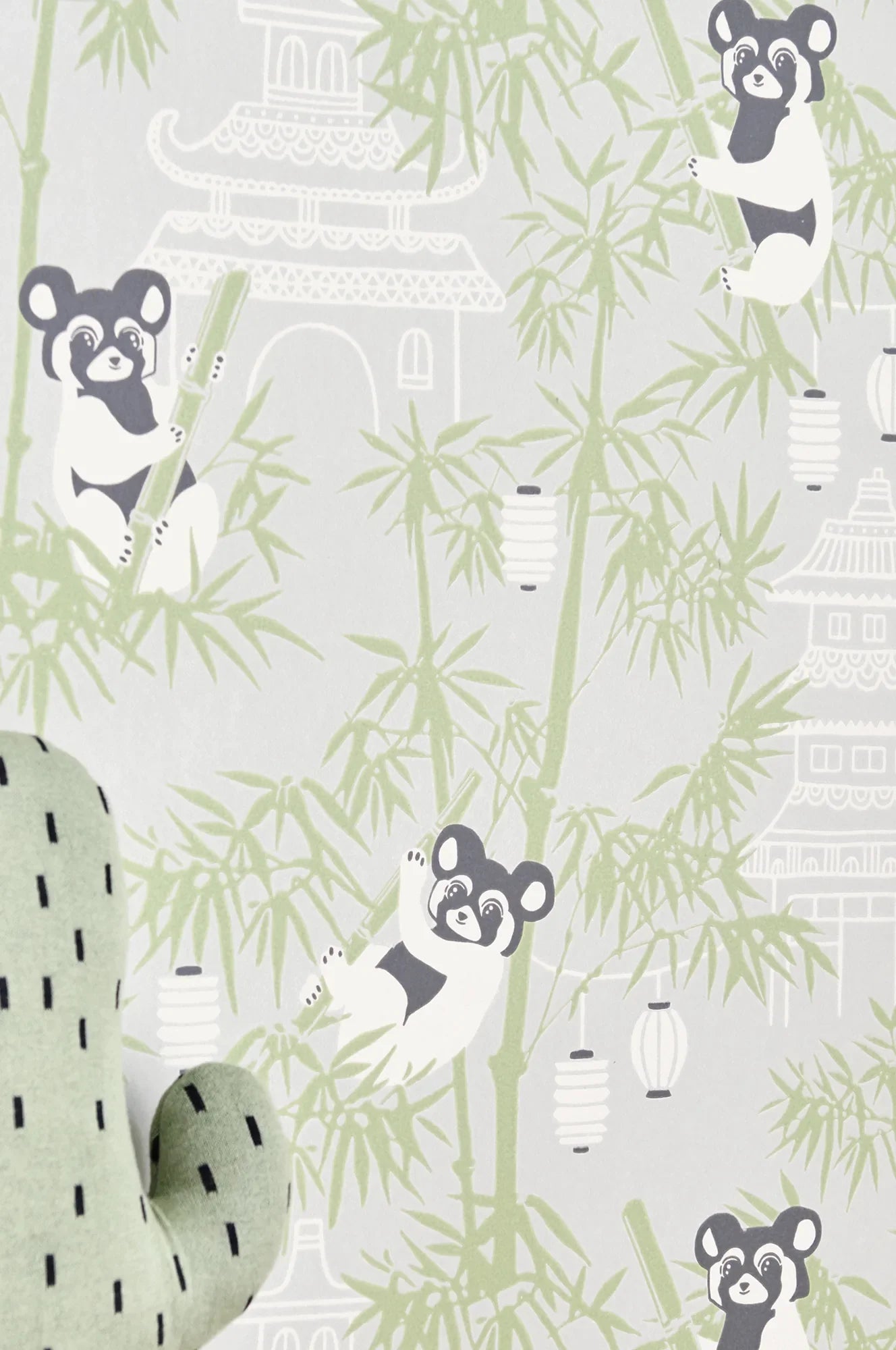 Majvillan Bambu behang in grey kleur in sfeervolle Scandinavische kinderkamer