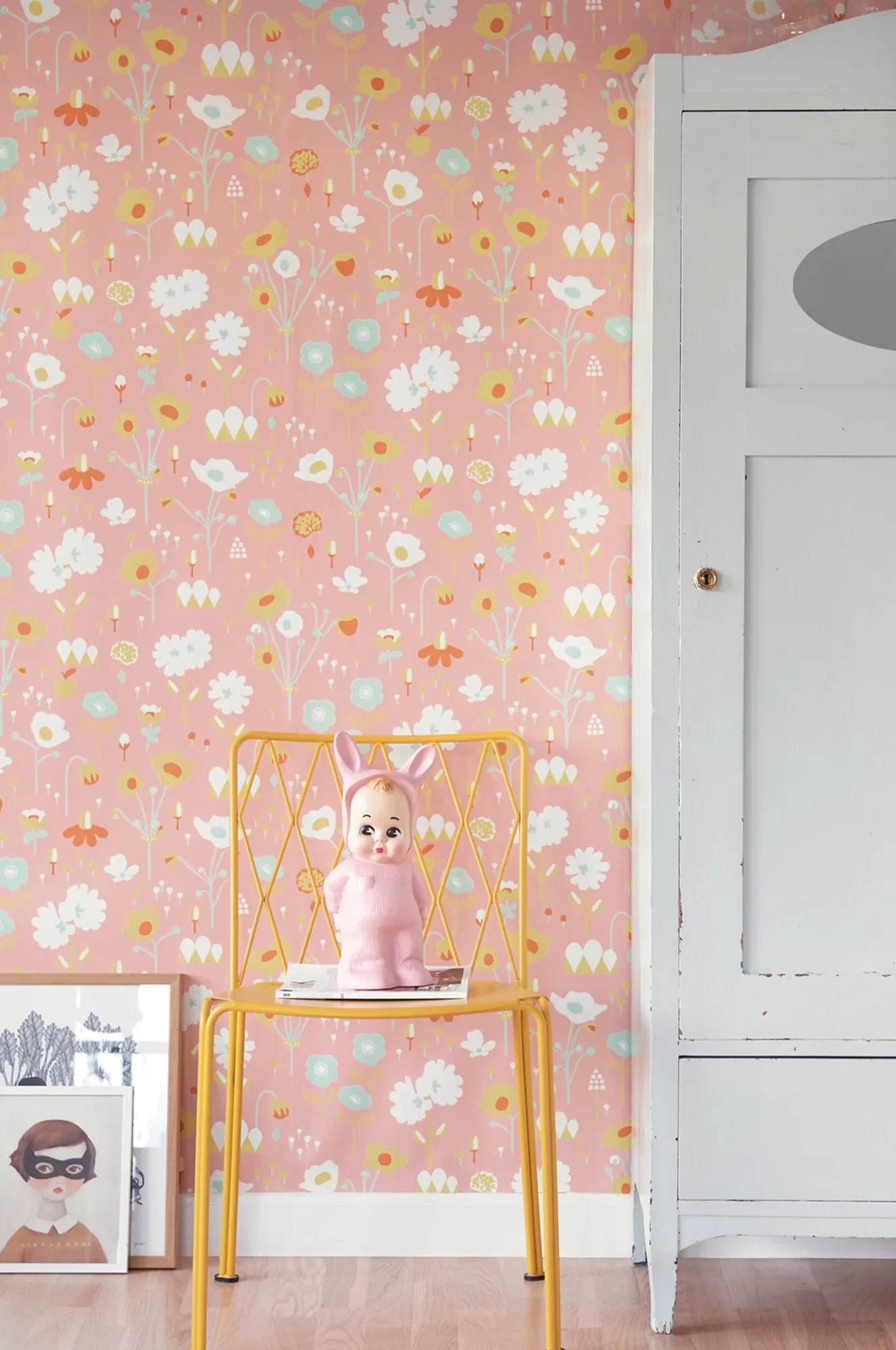 Majvillan Bloom rosa behang sfeerbeeld kinderkamer detail