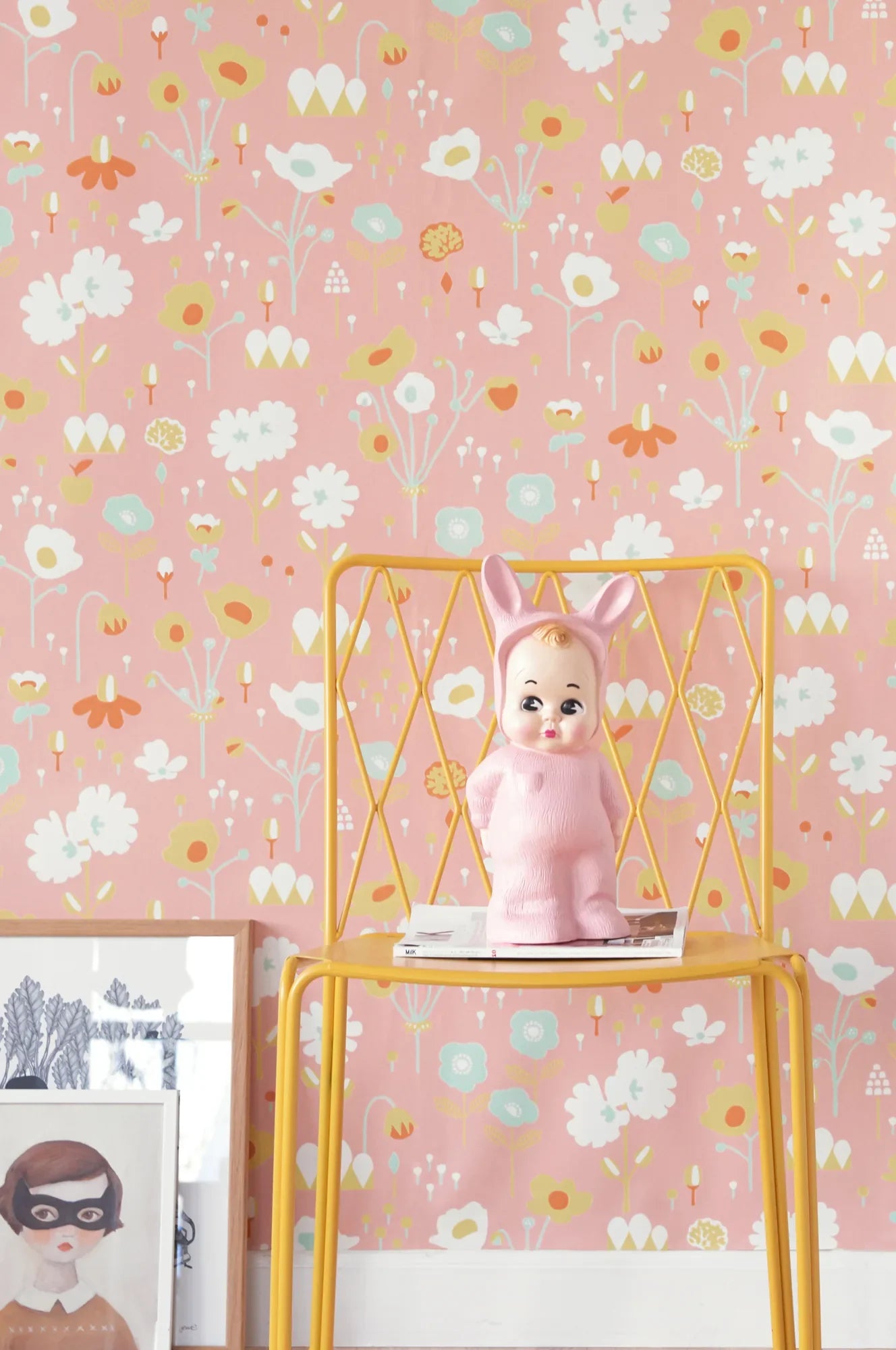 Majvillan Bloom rosa behang sfeerbeeld kinderkamer detail