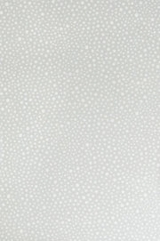 Majvillan Dots behang in grey kleur in sfeervolle Scandinavische kinderkamer
