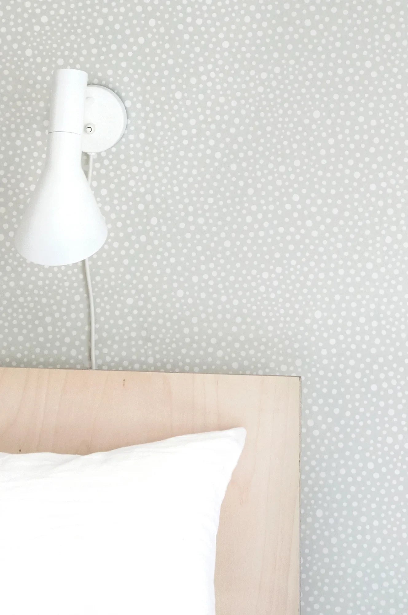 Majvillan Dots grey behang sfeerbeeld kinderkamer detail