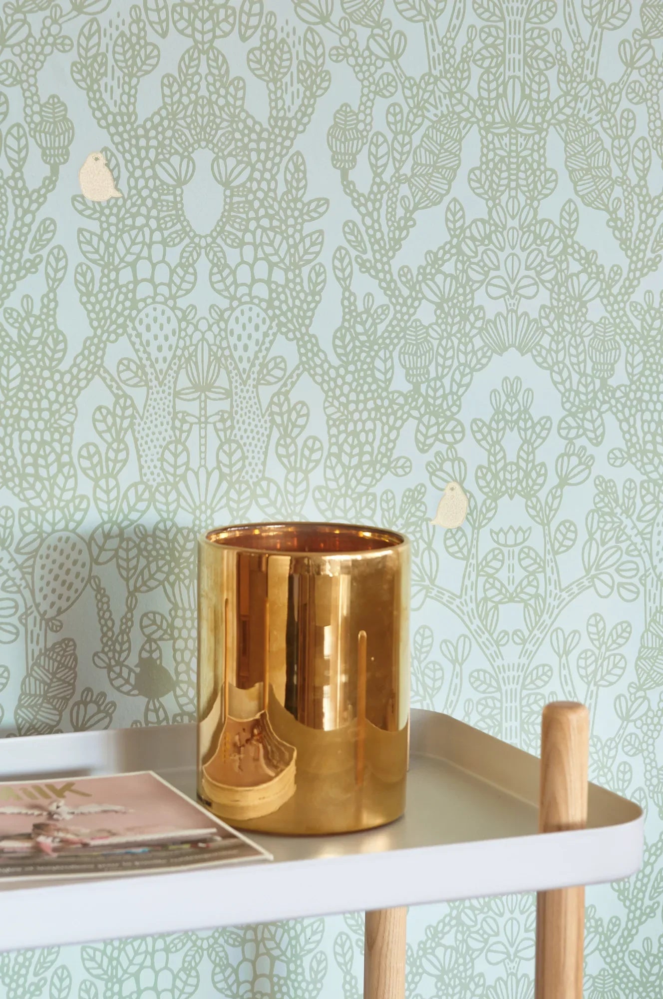 Majvillan Amelie green behang sfeerbeeld kinderkamer detail