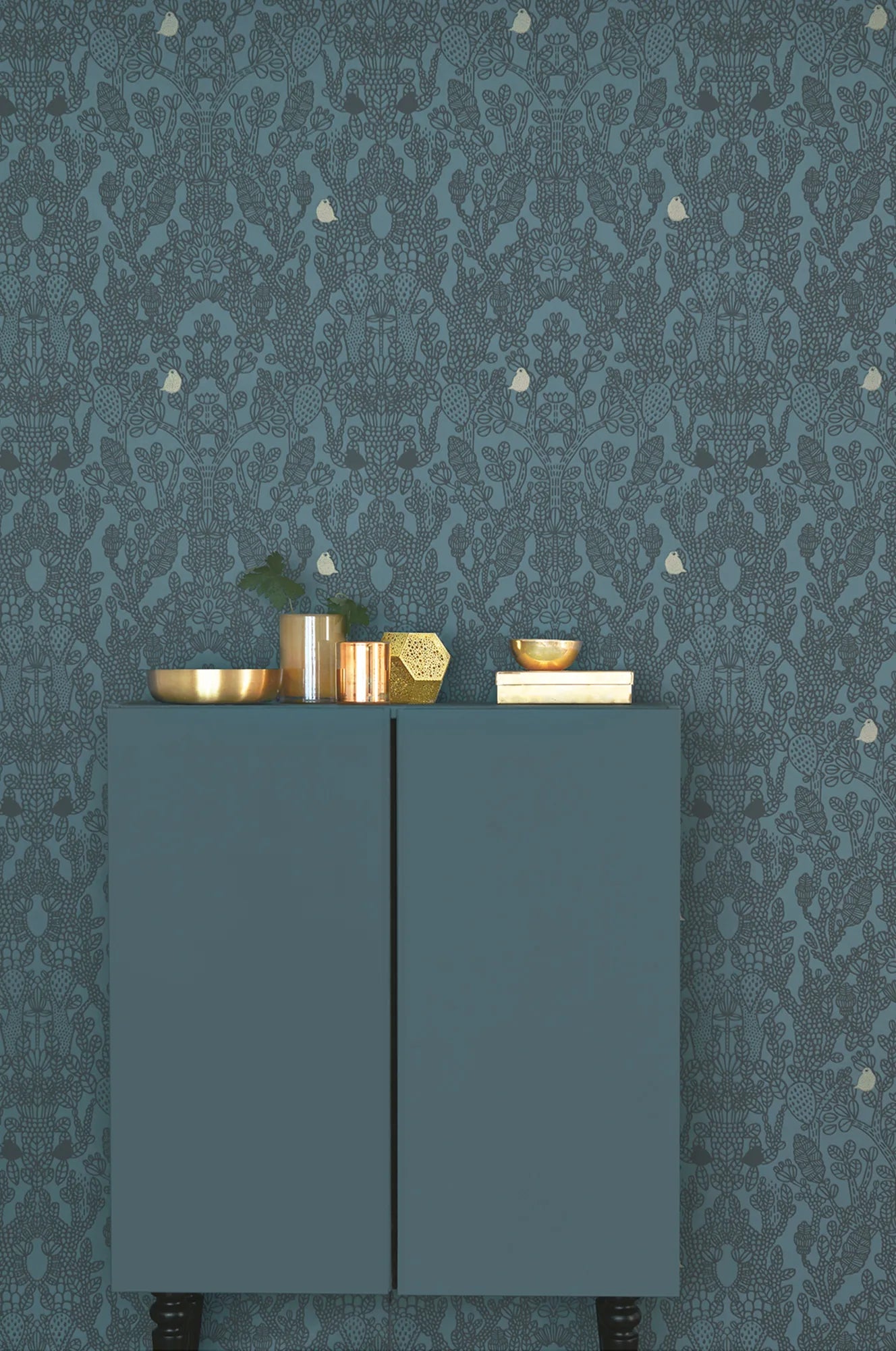 Majvillan Amelie behang in blue kleur in sfeervolle Scandinavische kinderkamer