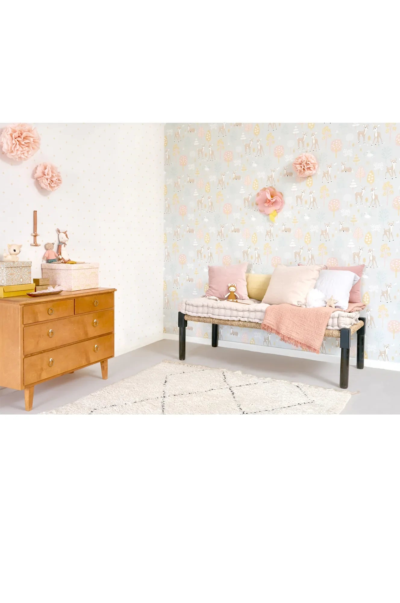 Majvillan Golden woods soft grey behang sfeerbeeld kinderkamer detail