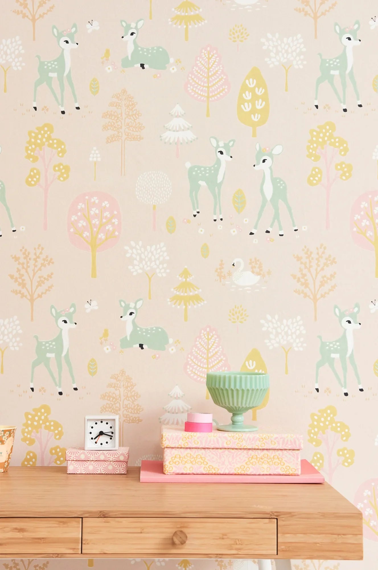 Majvillan Golden woods sweet pink behang sfeerbeeld kinderkamer detail