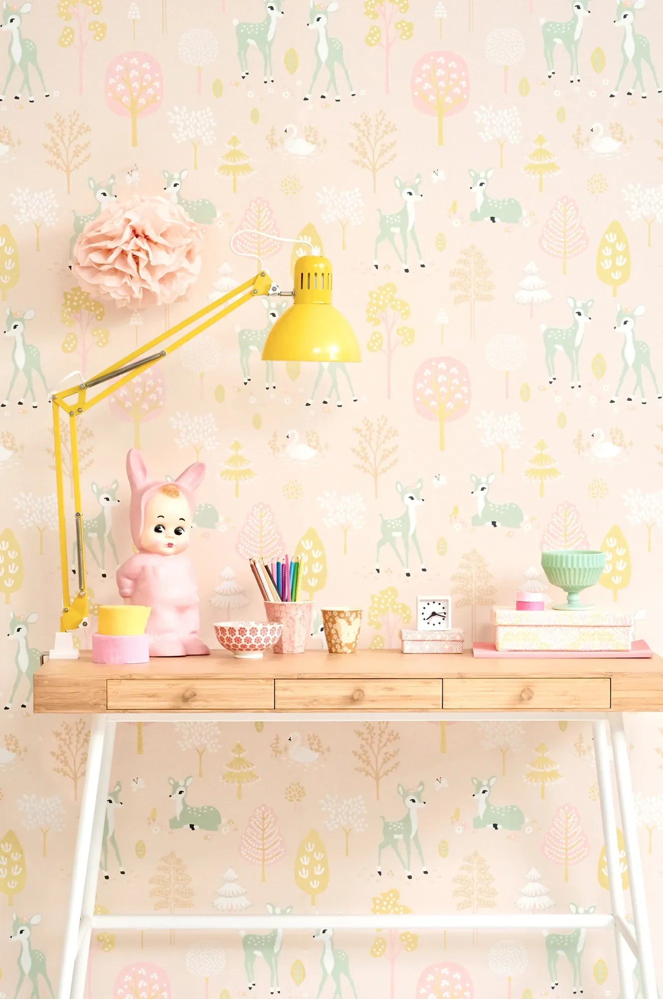 Majvillan Golden woods sweet pink behang sfeerbeeld kinderkamer detail