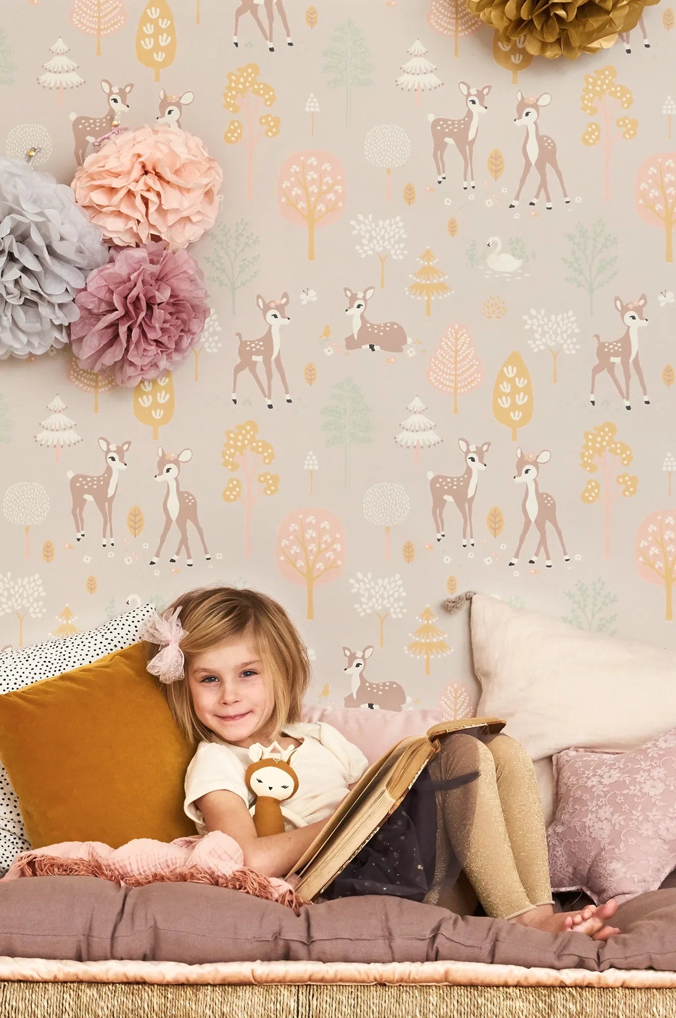 Majvillan Golden woods dusty lilac behang sfeerbeeld kinderkamer detail