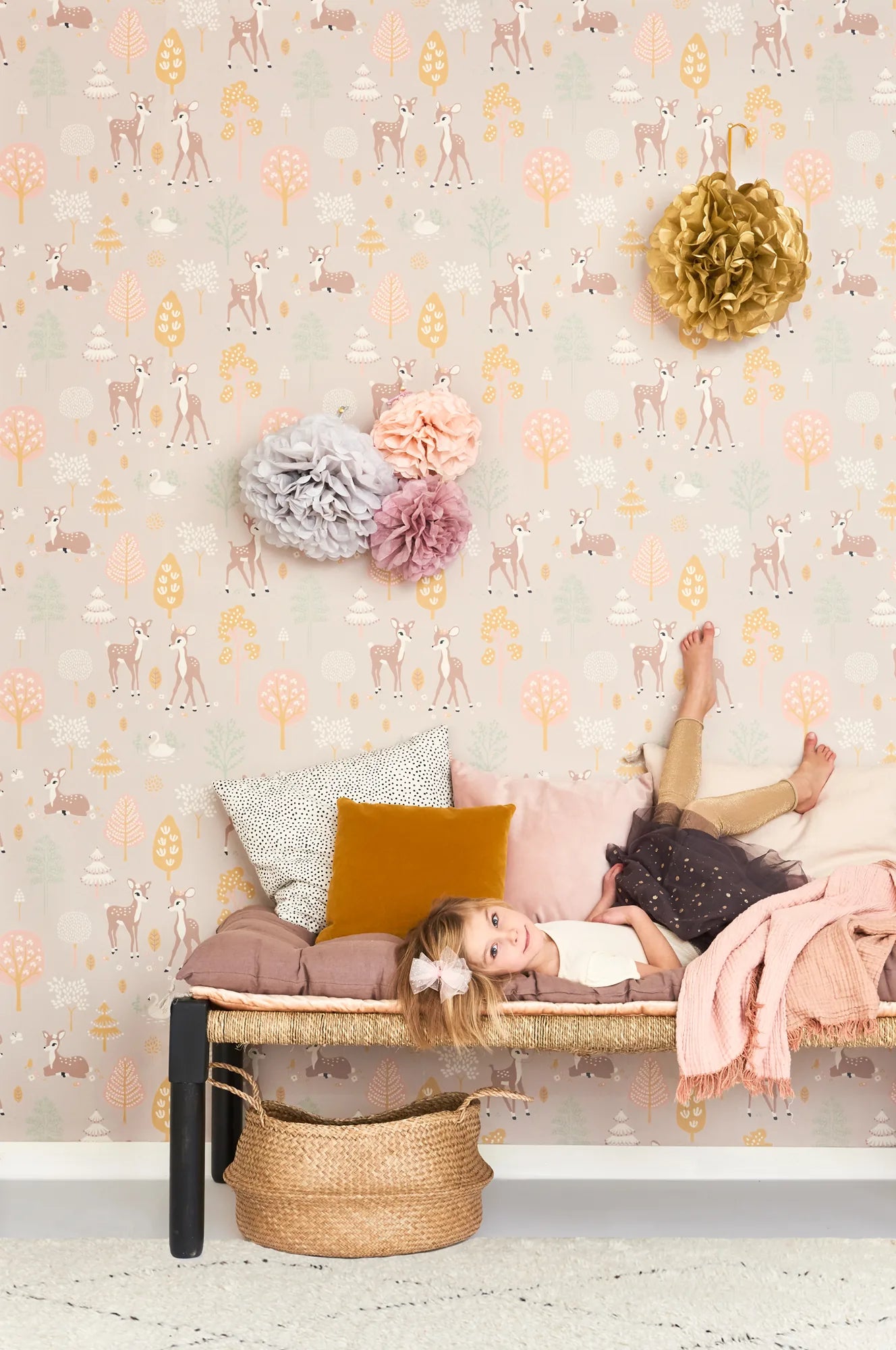 Majvillan Golden woods dusty lilac behang sfeerbeeld kinderkamer detail