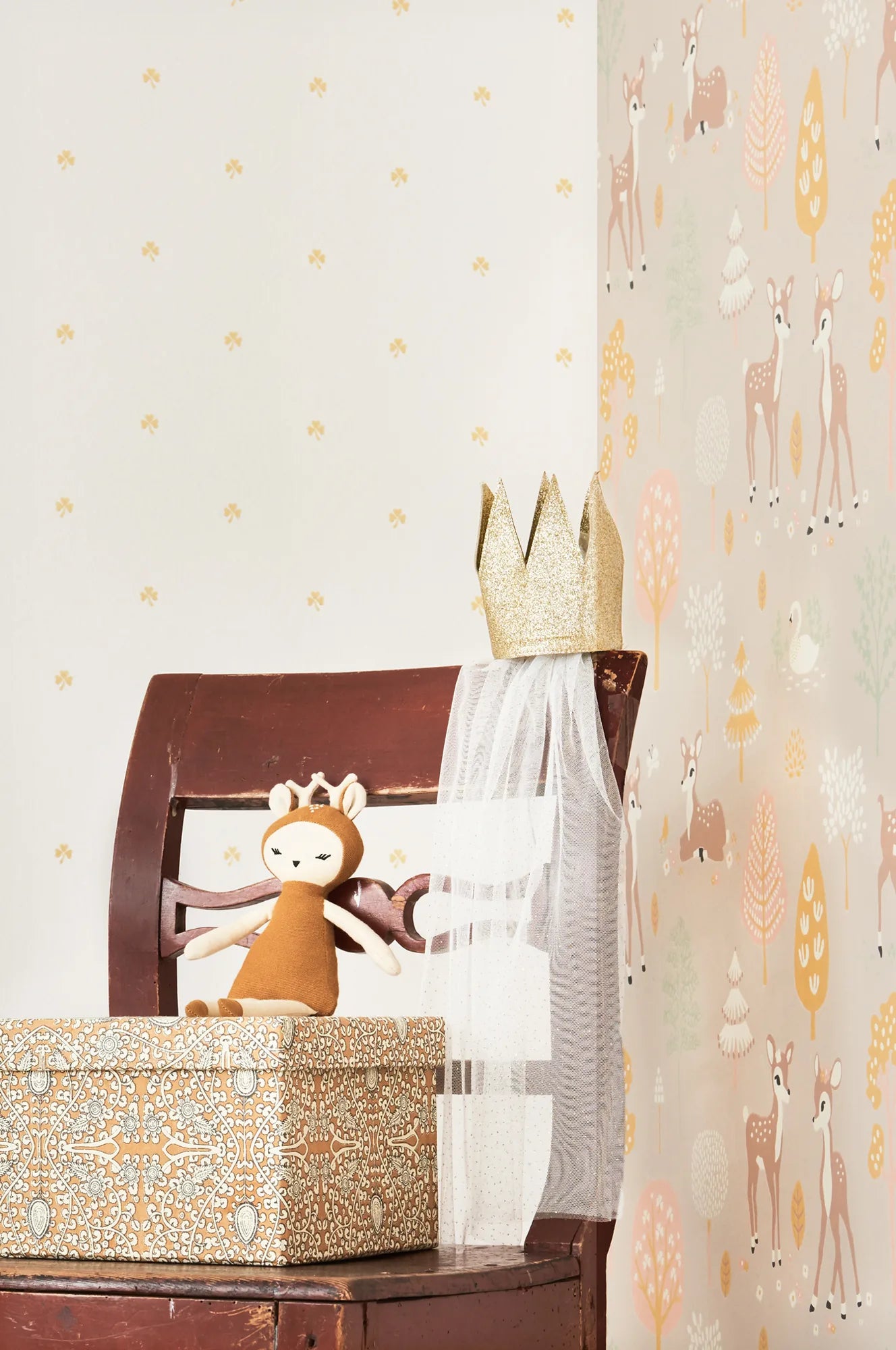 Majvillan Golden woods dusty lilac behang sfeerbeeld kinderkamer detail