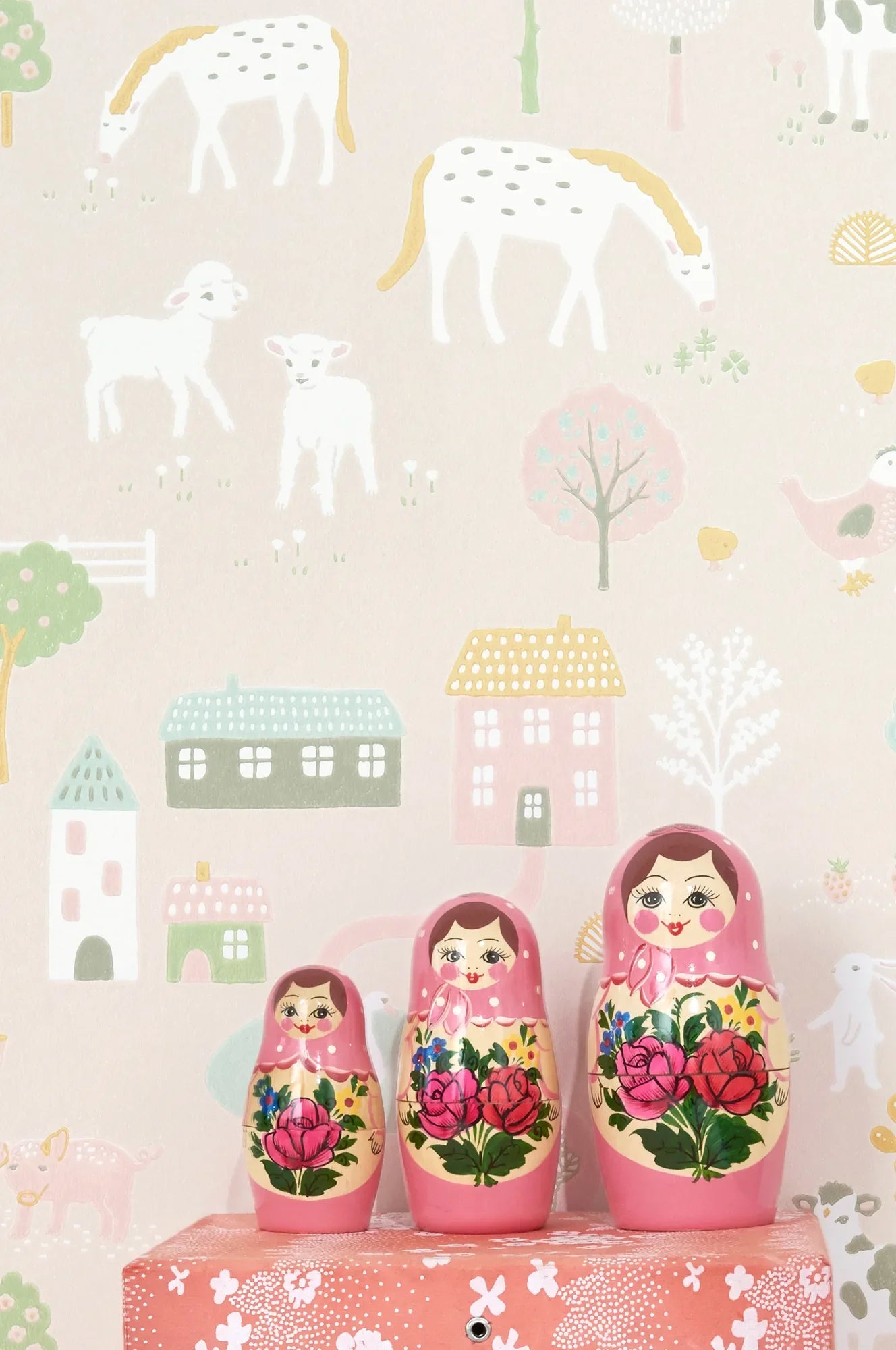 Majvillan My Farm soft pink behang sfeerbeeld kinderkamer detail