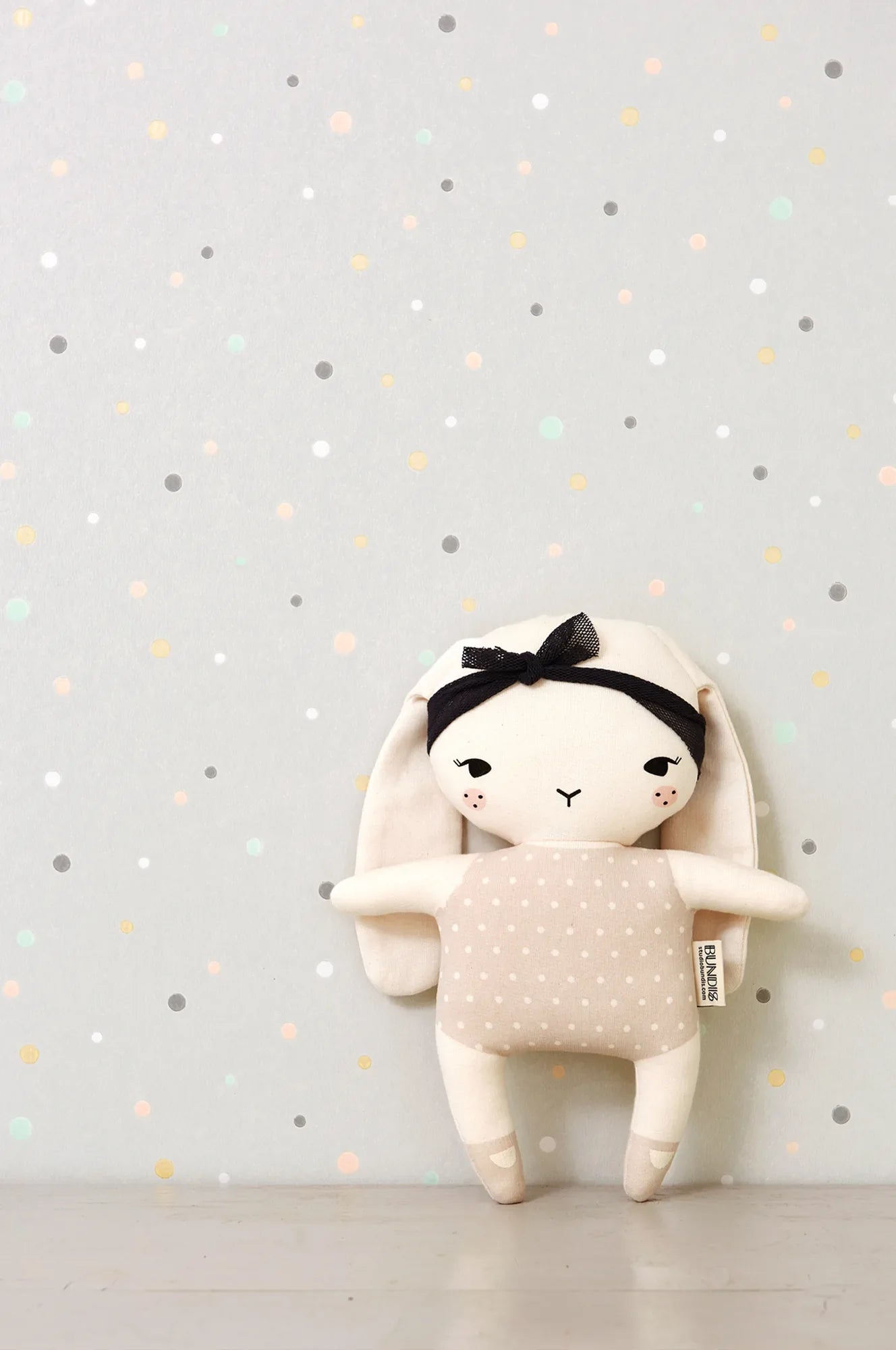 Majvillan Stardust soft grey behang sfeerbeeld kinderkamer detail