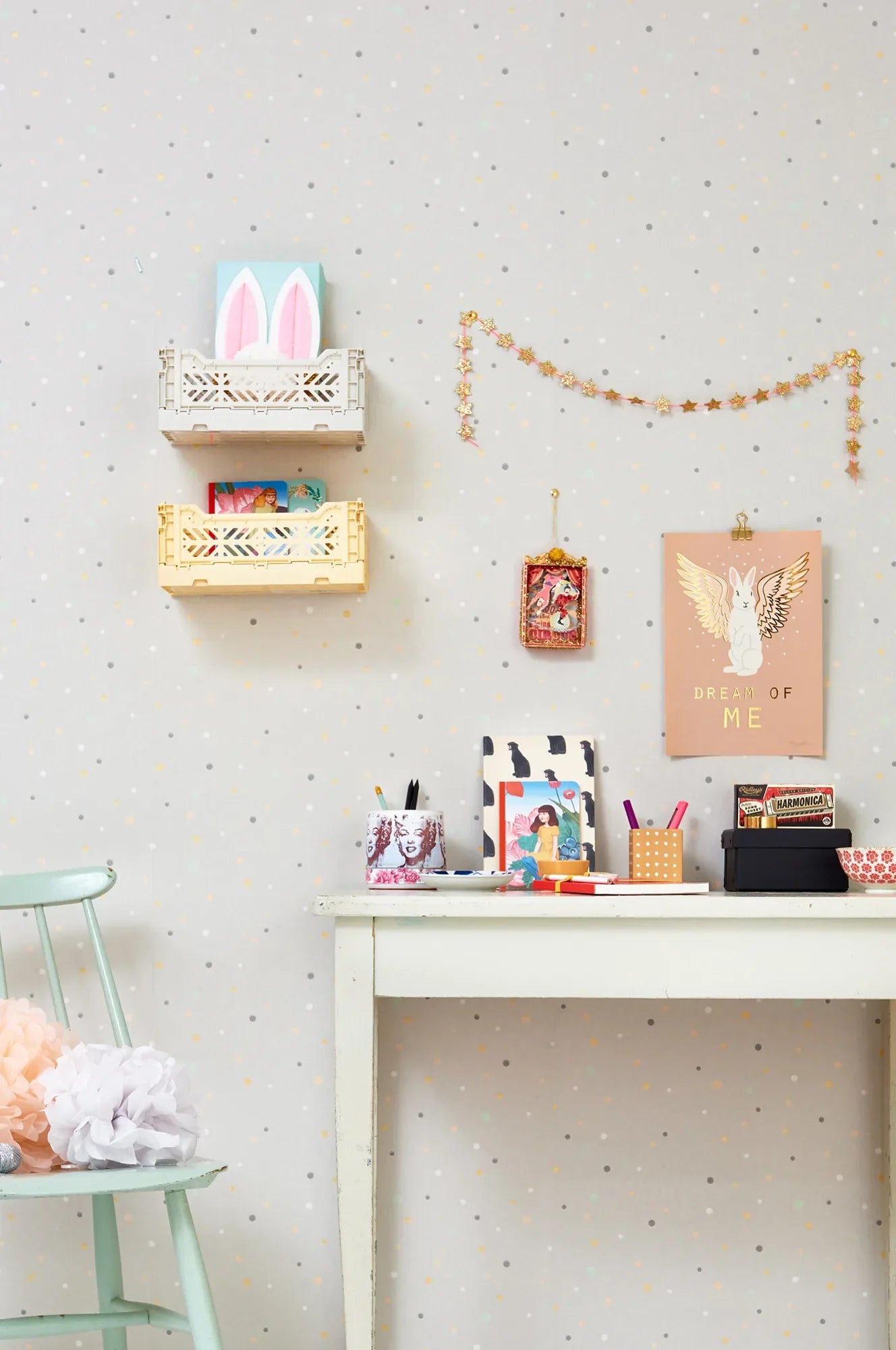 Majvillan Stardust soft grey behang sfeerbeeld kinderkamer detail