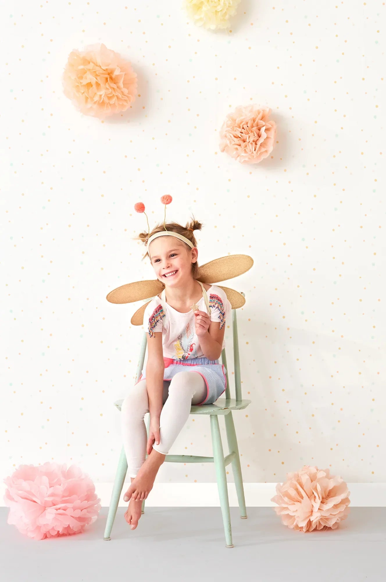 Majvillan Stardust shimmering white behang sfeerbeeld kinderkamer detail