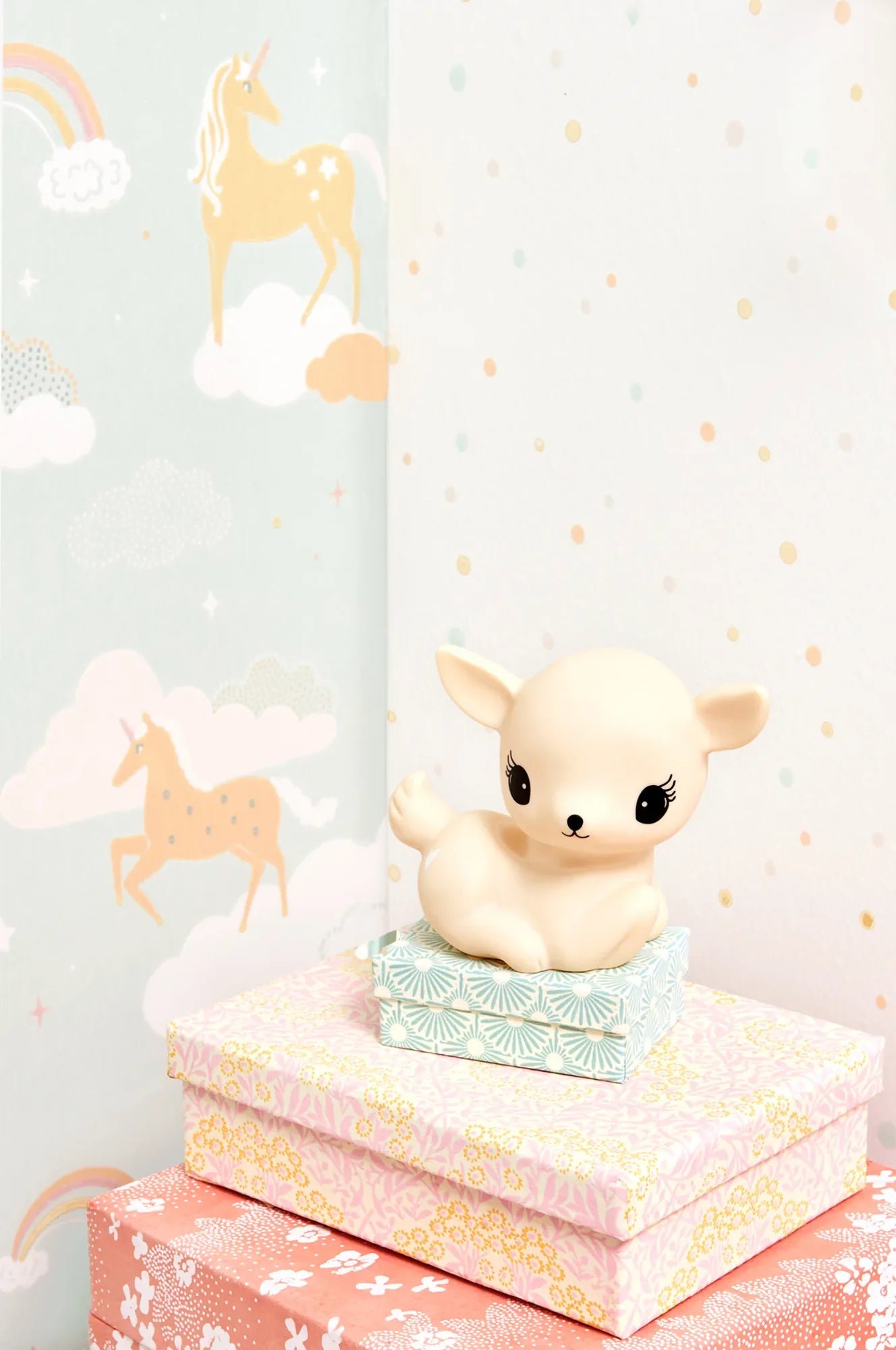 Majvillan Stardust shimmering white behang sfeerbeeld kinderkamer detail
