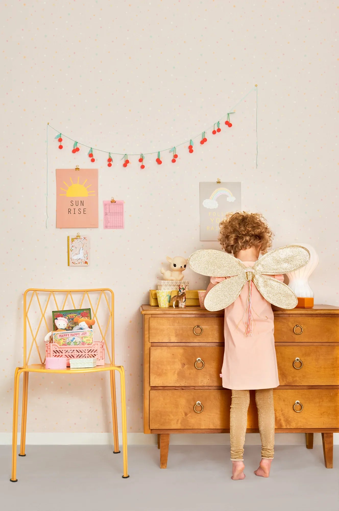 Majvillan Stardust lovely pastel pink behang sfeerbeeld kinderkamer detail