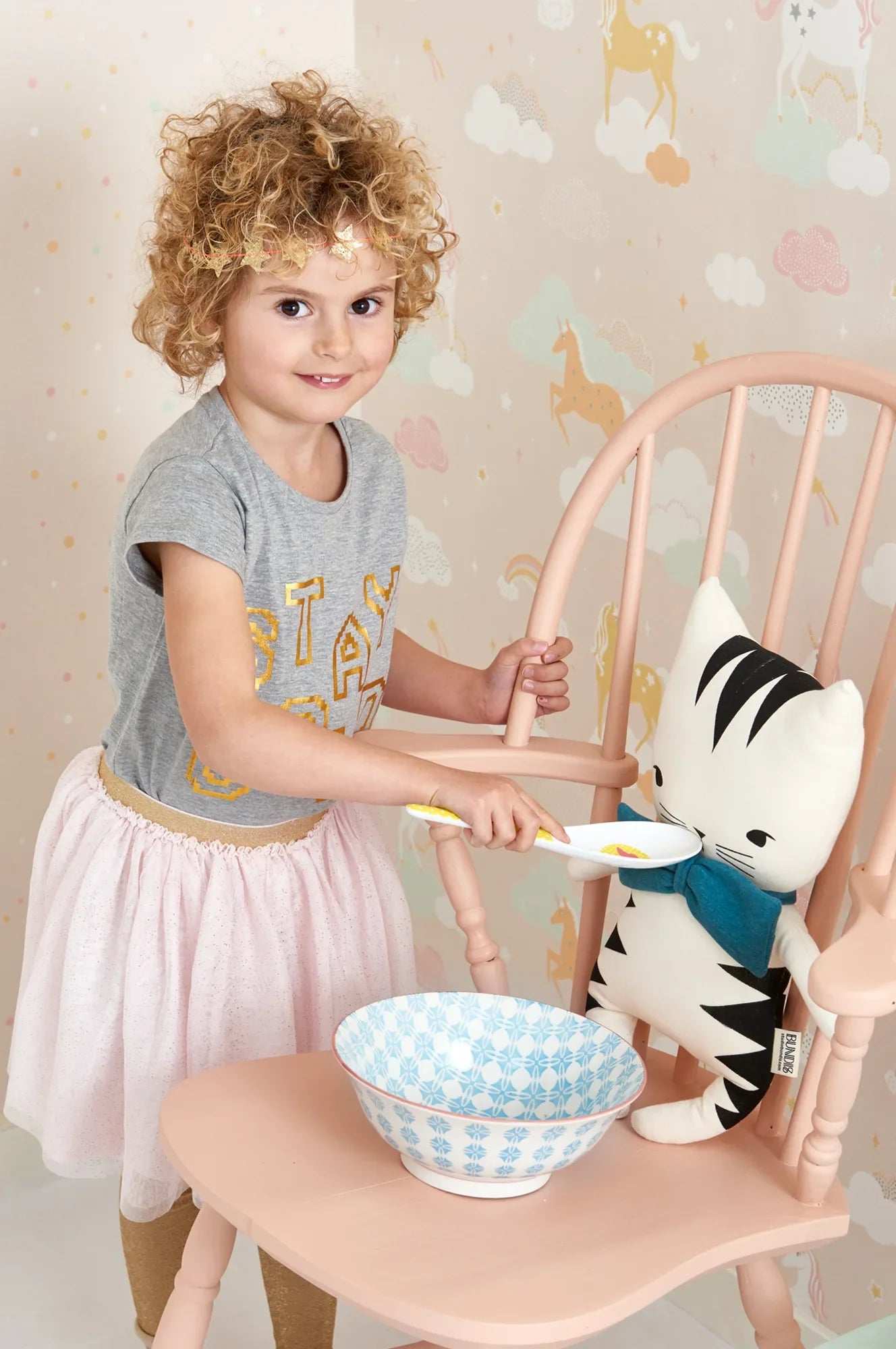 Majvillan Rainbow treasures lovely pastel pink behang sfeerbeeld kinderkamer detail