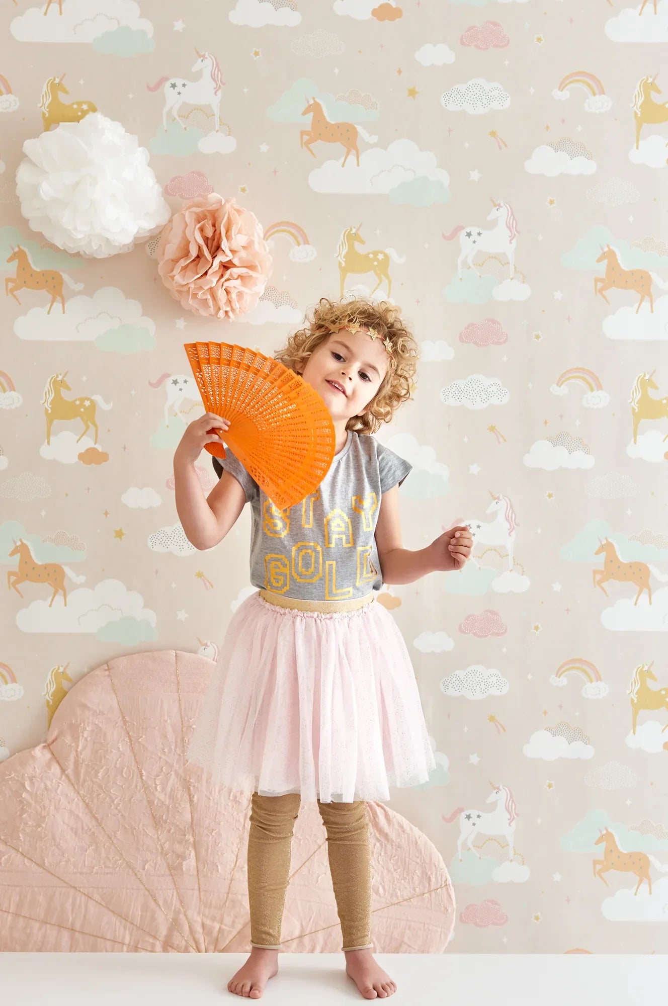Majvillan Rainbow treasures lovely pastel pink behang sfeerbeeld kinderkamer detail