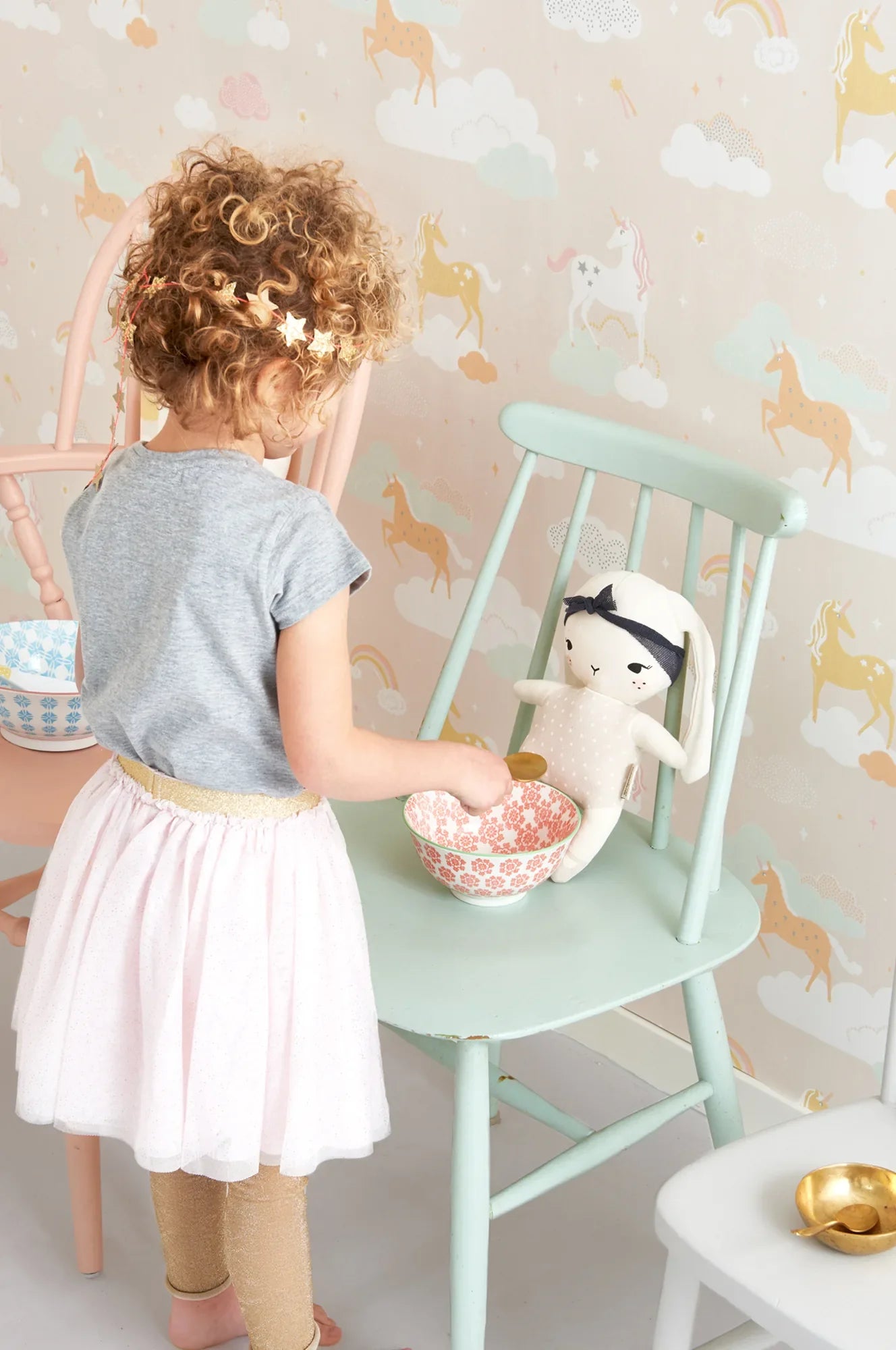 Majvillan Rainbow treasures lovely pastel pink behang sfeerbeeld kinderkamer detail