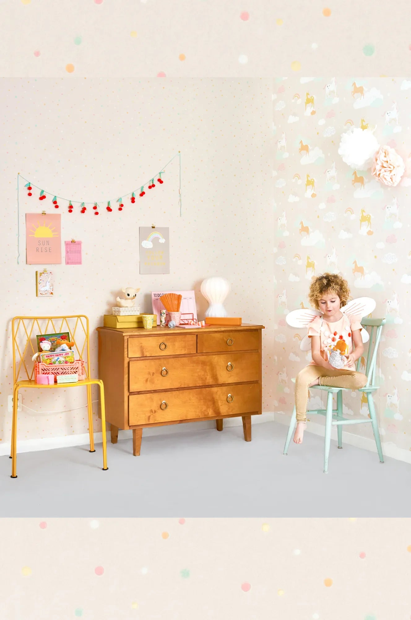 Majvillan Rainbow treasures lovely pastel pink behang sfeerbeeld kinderkamer detail
