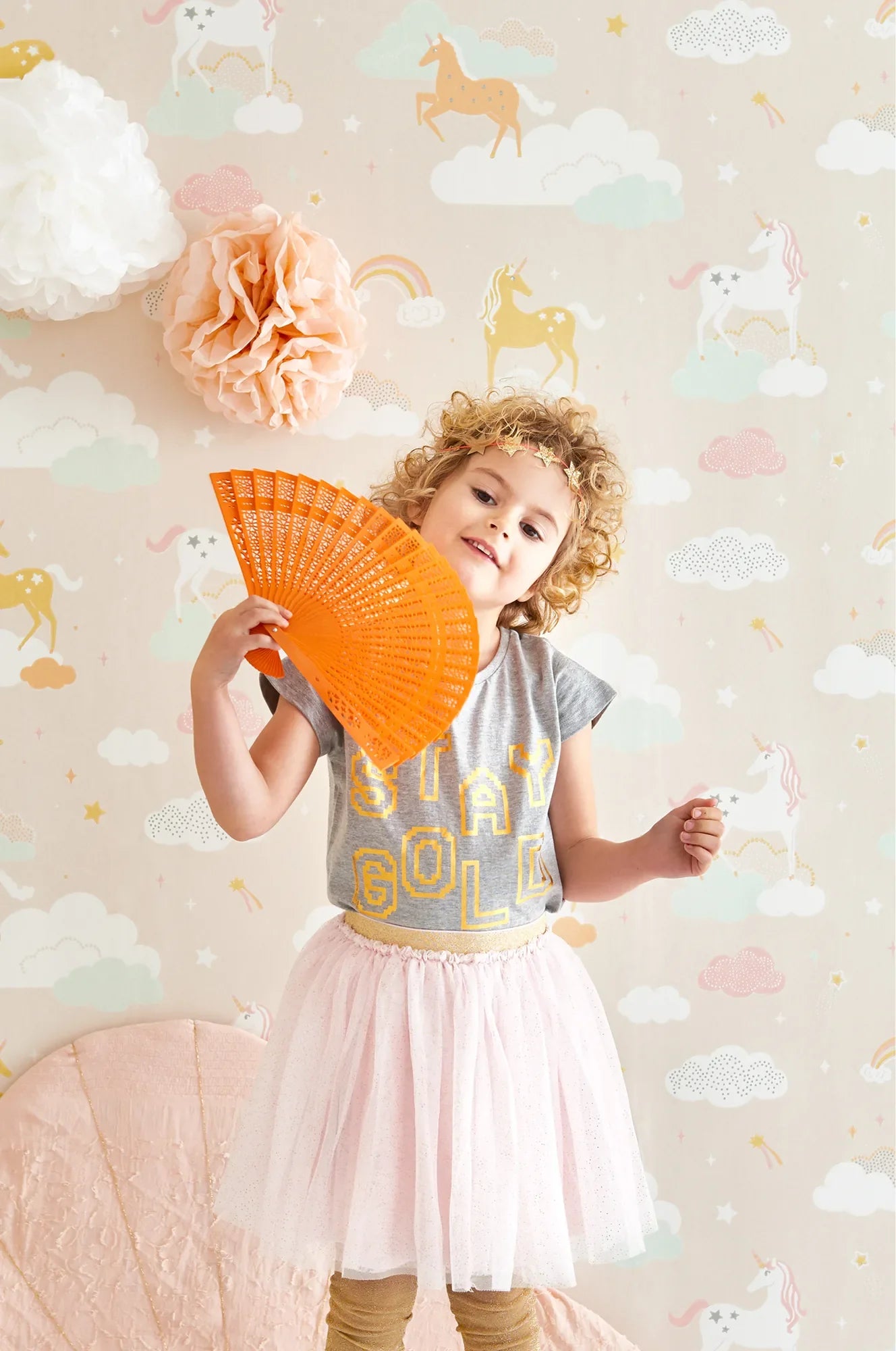Majvillan Rainbow treasures lovely pastel pink behang sfeerbeeld kinderkamer detail