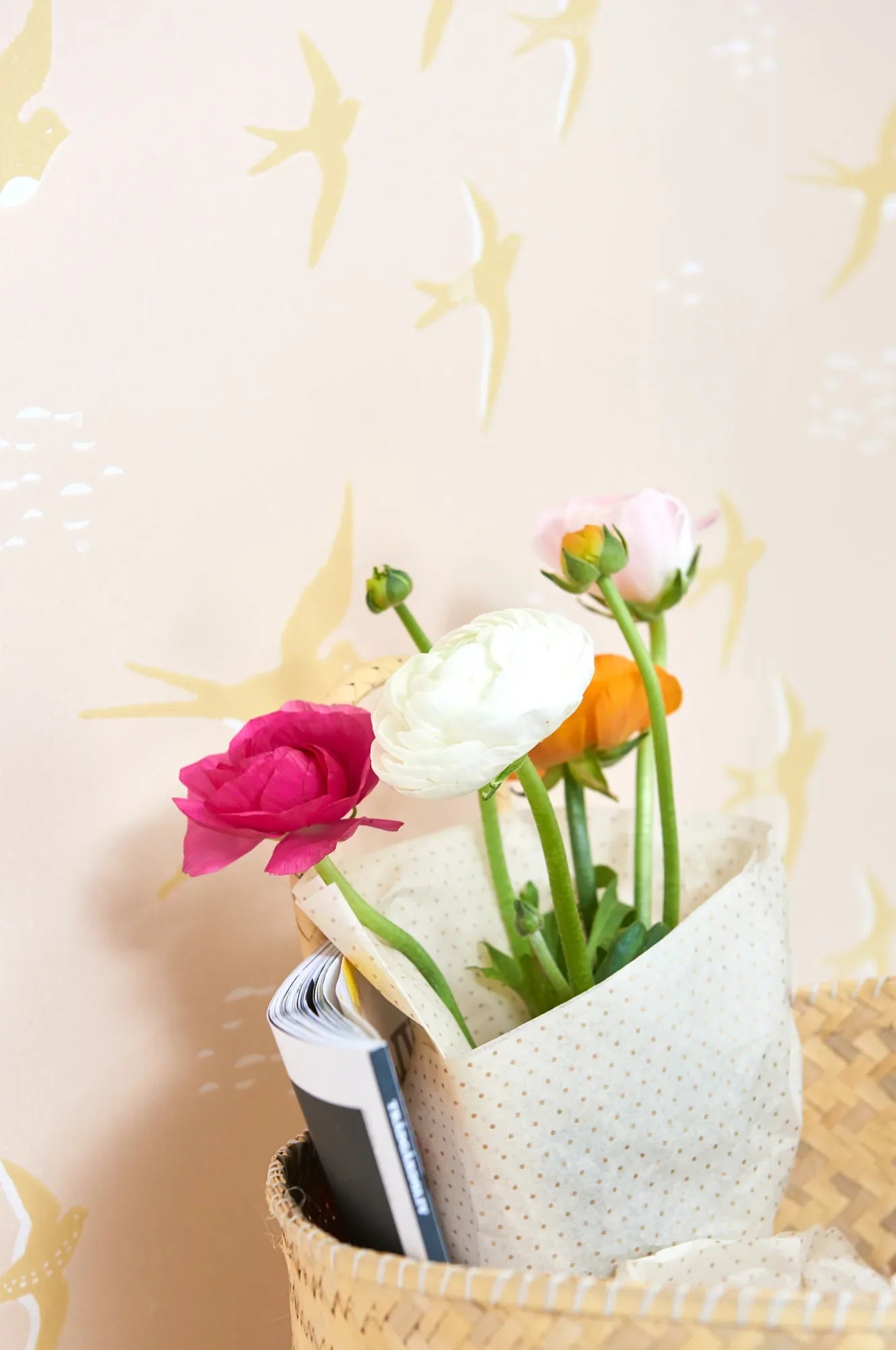Majvillan Follow the wind sunny pink behang sfeerbeeld kinderkamer detail