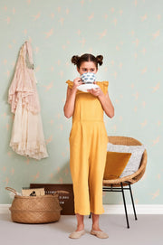 Majvillan Follow the wind behang in dusty turquoise kleur in sfeervolle Scandinavische kinderkamer