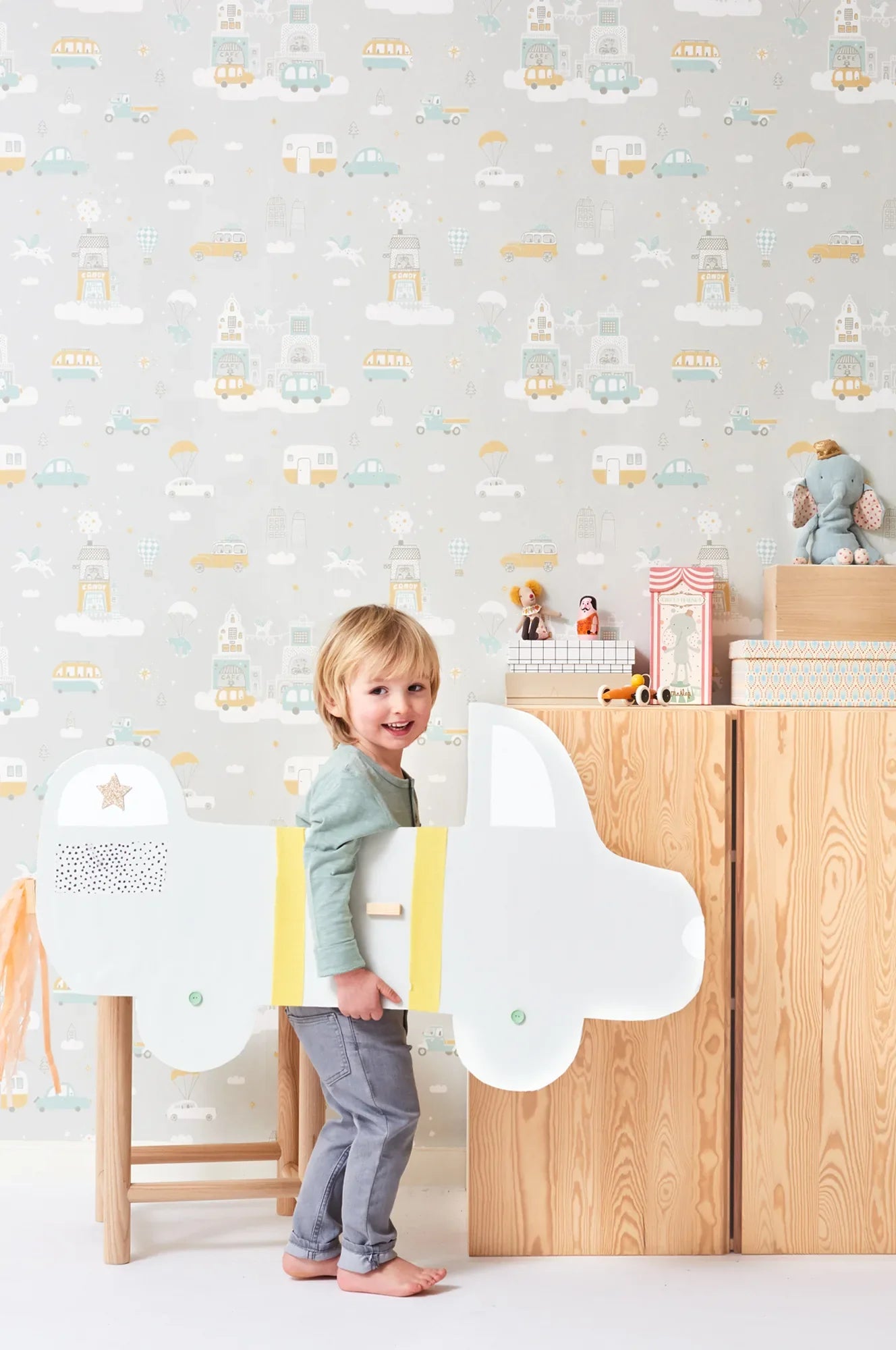 Majvillan Above the clouds soft grey behang sfeerbeeld kinderkamer detail