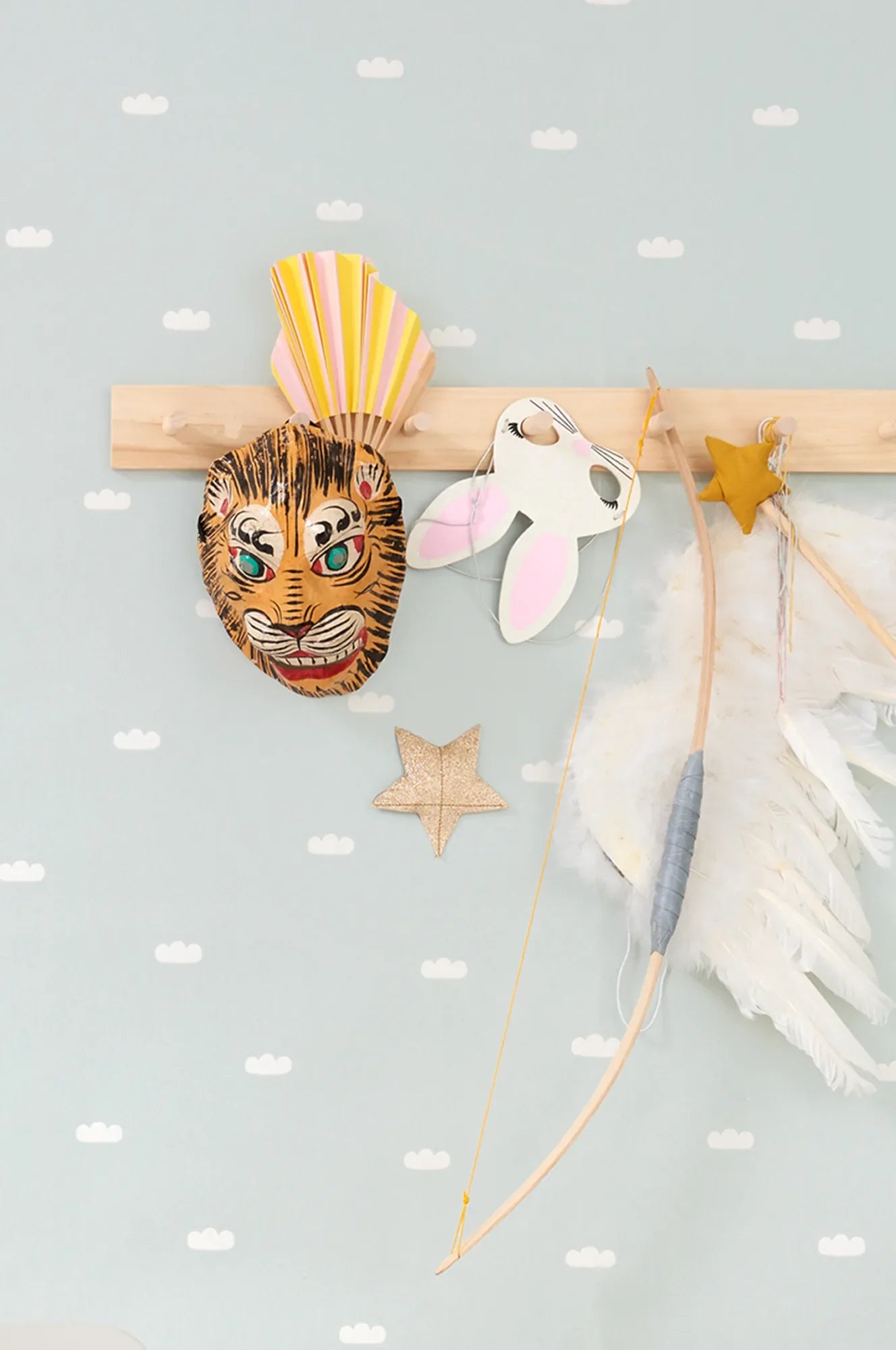 Majvillan Dreamy clouds dusty blue behang sfeerbeeld kinderkamer detail