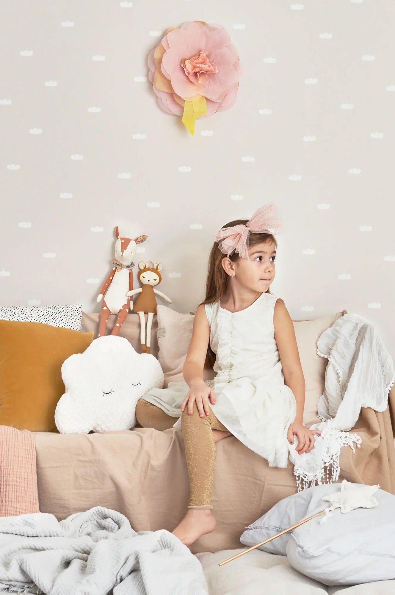 Majvillan Dreamy clouds dreamy pink behang sfeerbeeld kinderkamer detail