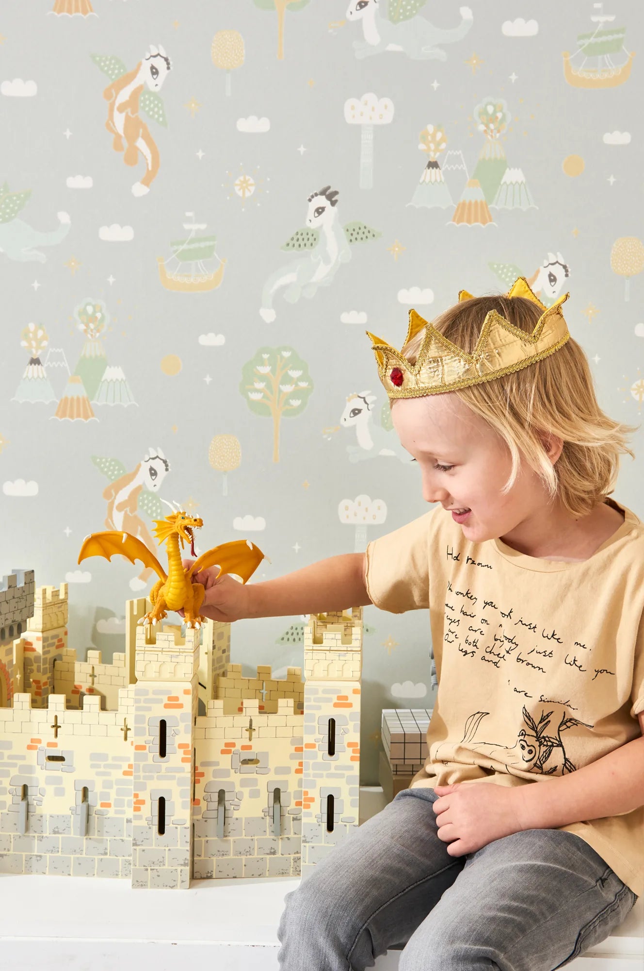 Majvillan Magical adventure soft grey behang sfeerbeeld kinderkamer detail