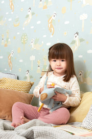Majvillan Magical adventure behang in dusty blue kleur in sfeervolle Scandinavische kinderkamer