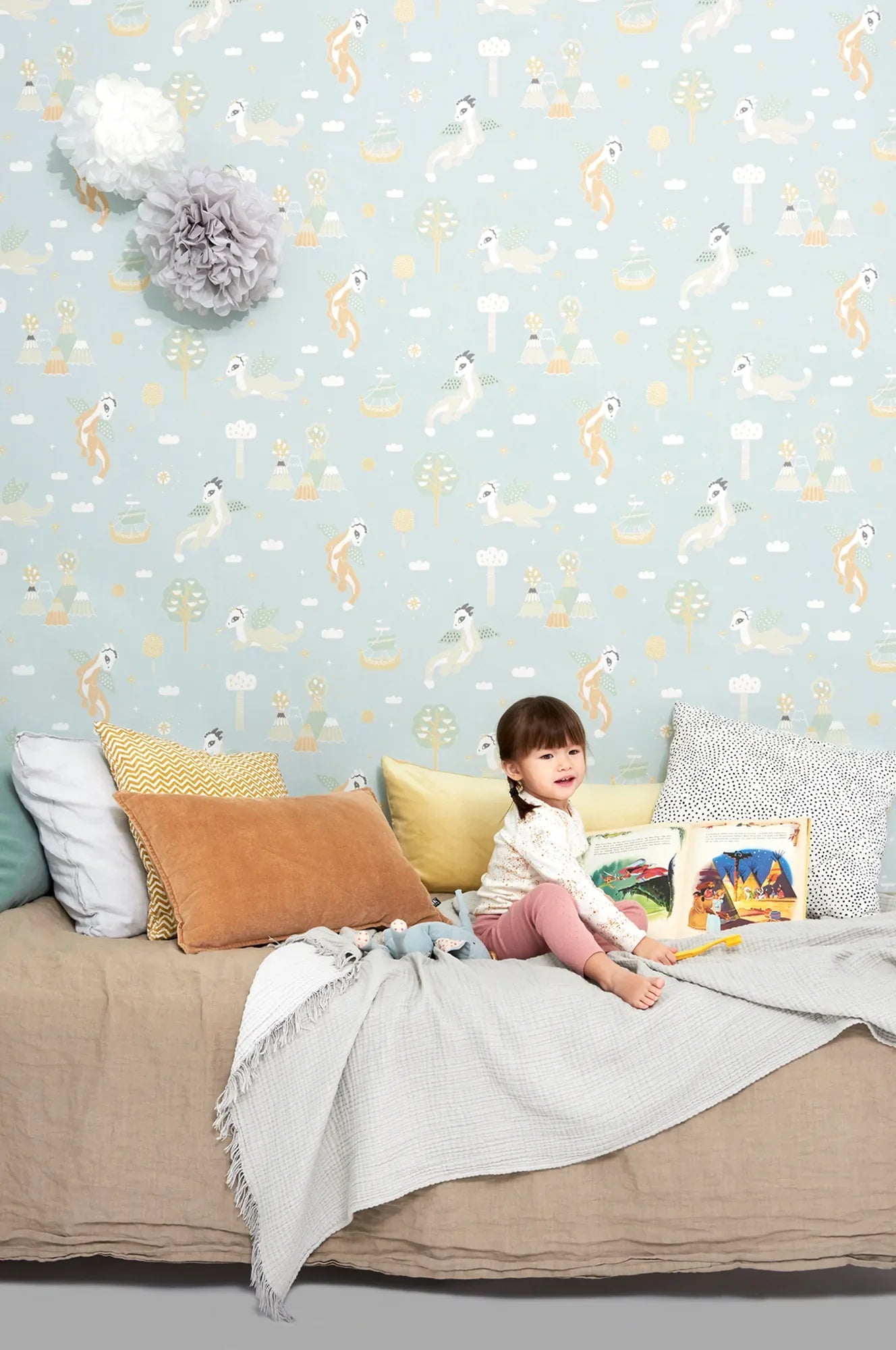 Majvillan Magical adventure dusty blue behang sfeerbeeld kinderkamer detail