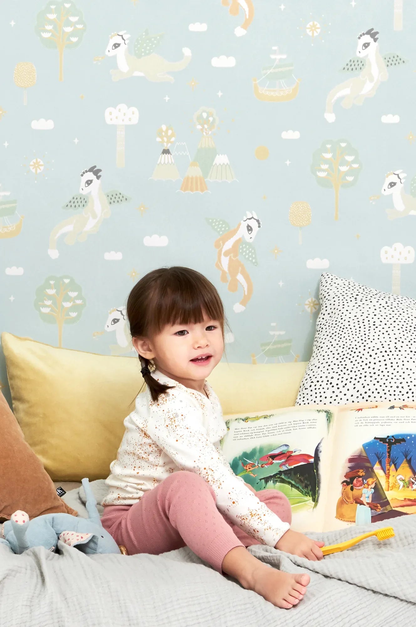 Majvillan Magical adventure dusty blue behang sfeerbeeld kinderkamer detail
