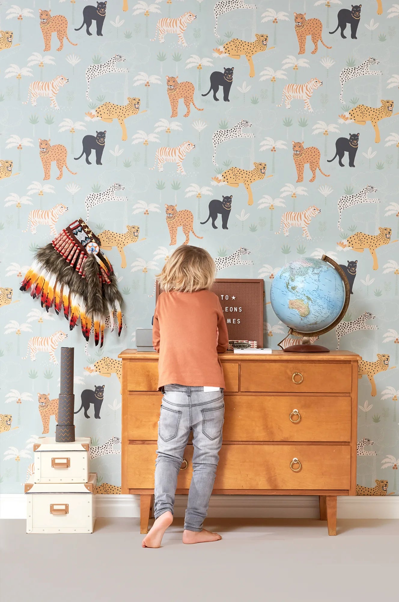 Majvillan Black panther twilight blue behang sfeerbeeld kinderkamer detail