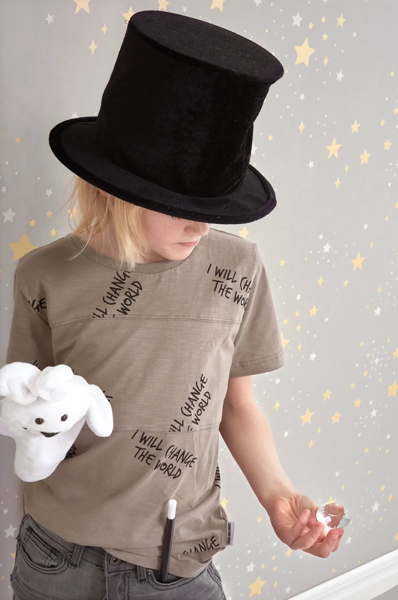 Majvillan Twinkle mud grey behang sfeerbeeld kinderkamer detail