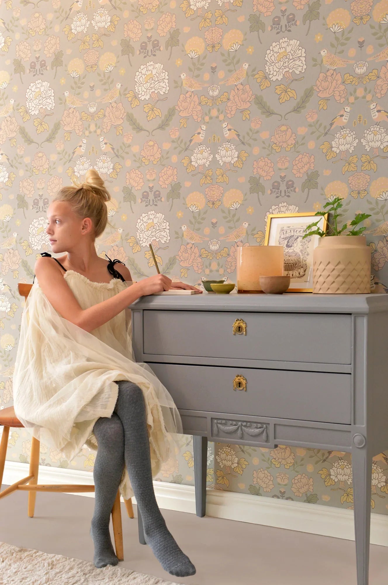 Majvillan June mindful grey behang sfeerbeeld kinderkamer detail