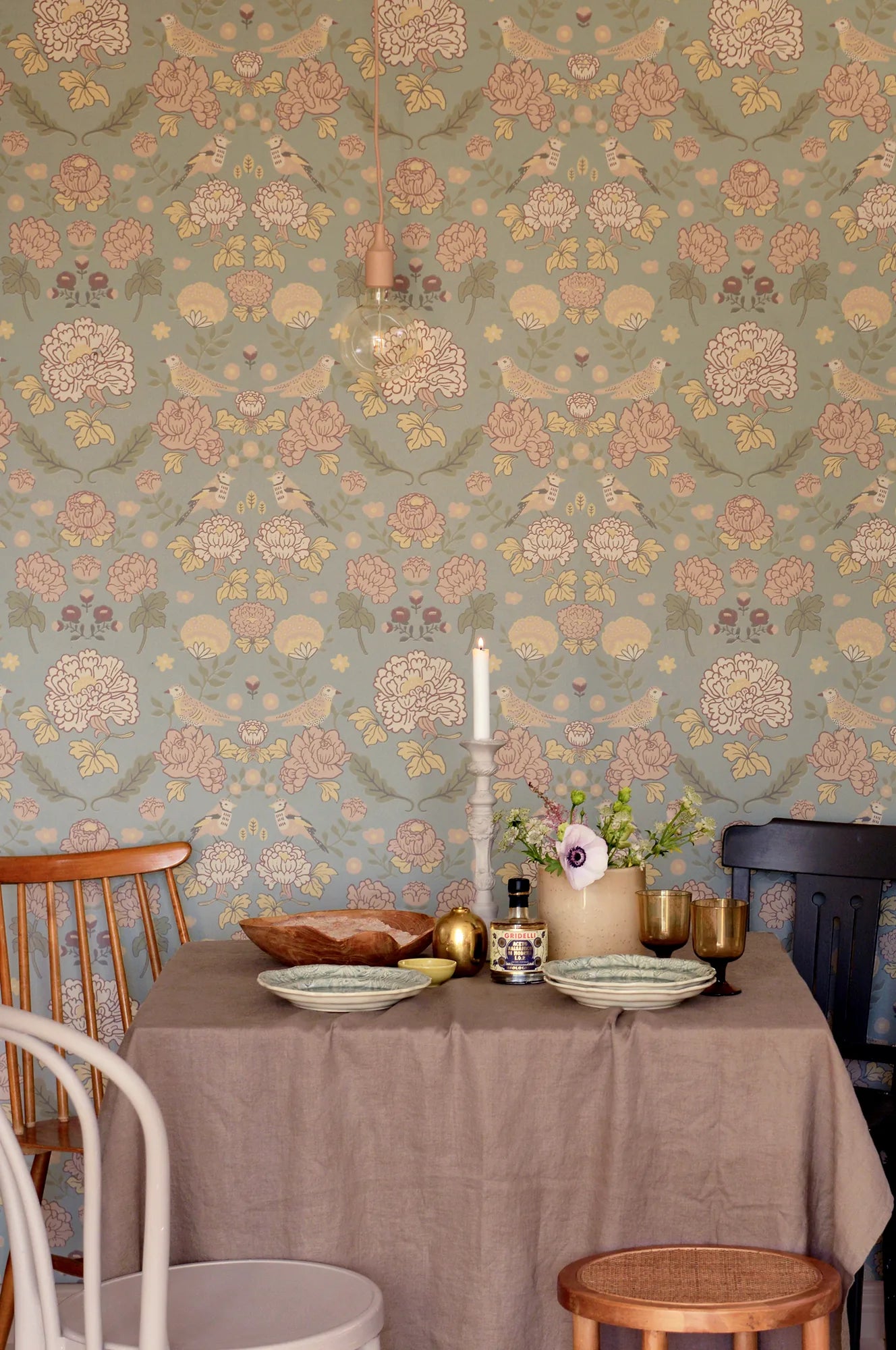 Majvillan June sage green behang sfeerbeeld kinderkamer detail