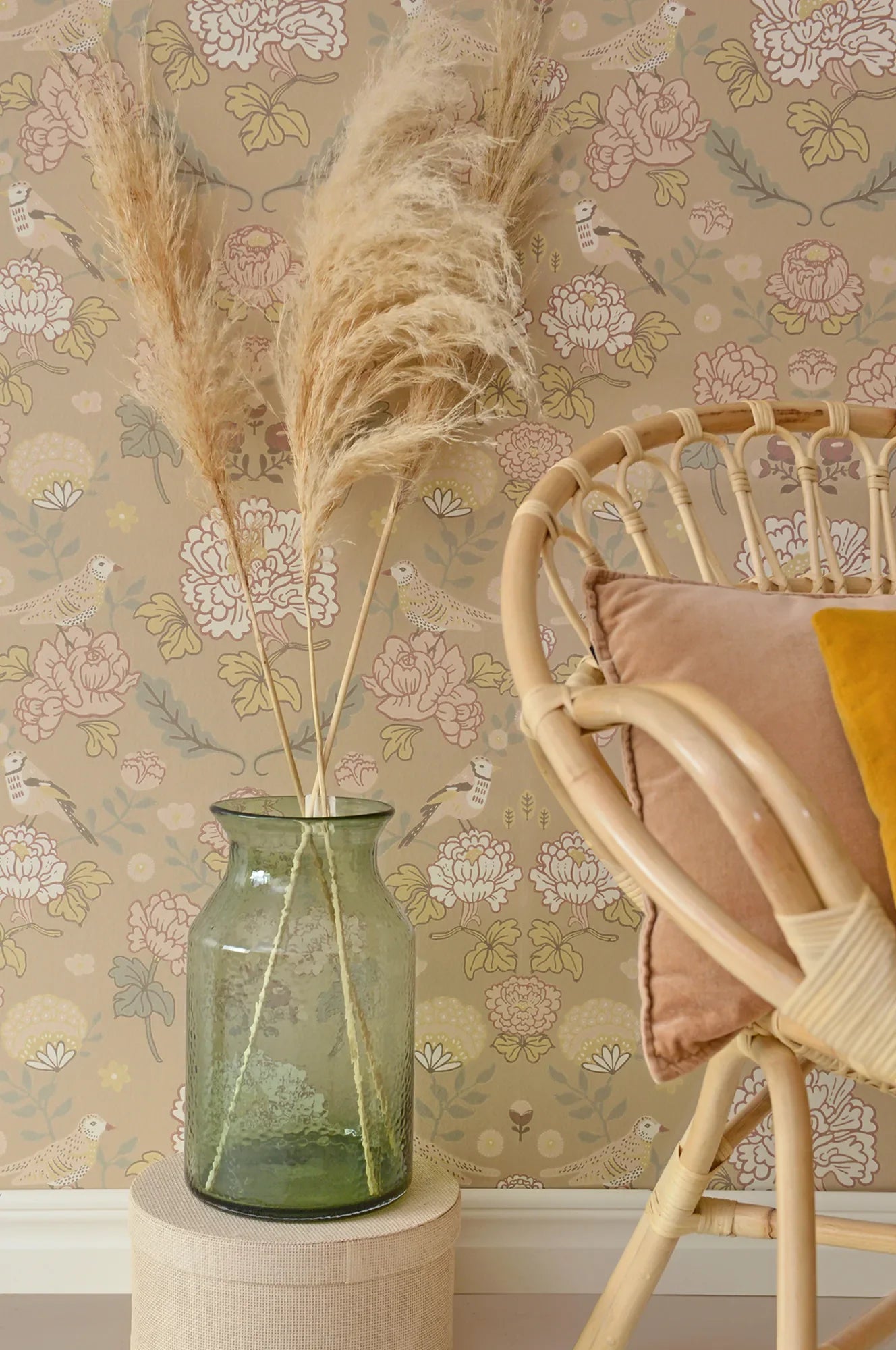 Majvillan June honey beige behang sfeerbeeld kinderkamer detail