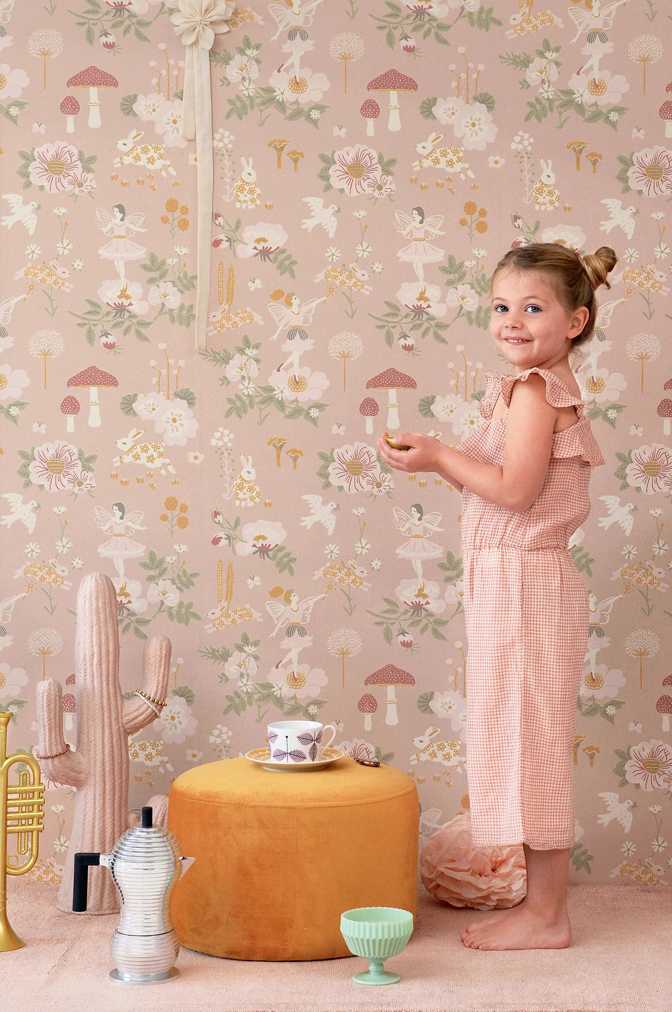 Majvillan Old garden dusty rose behang sfeerbeeld kinderkamer detail
