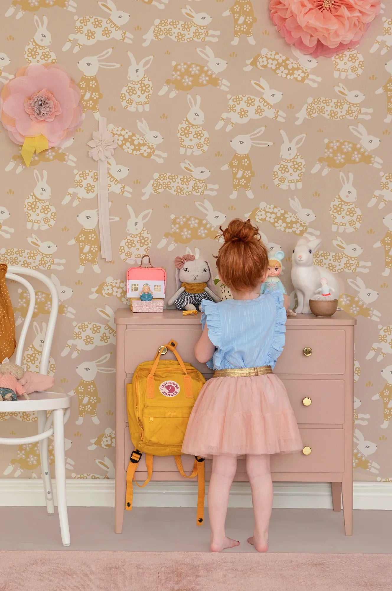 Majvillan Garden party dusty blush pink behang sfeerbeeld kinderkamer detail