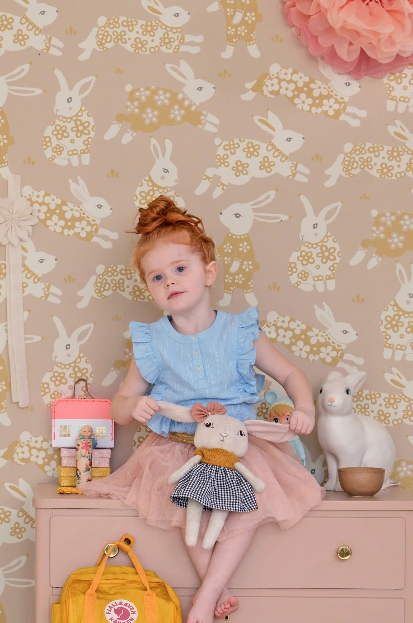 Majvillan Garden party dusty blush pink behang sfeerbeeld kinderkamer detail
