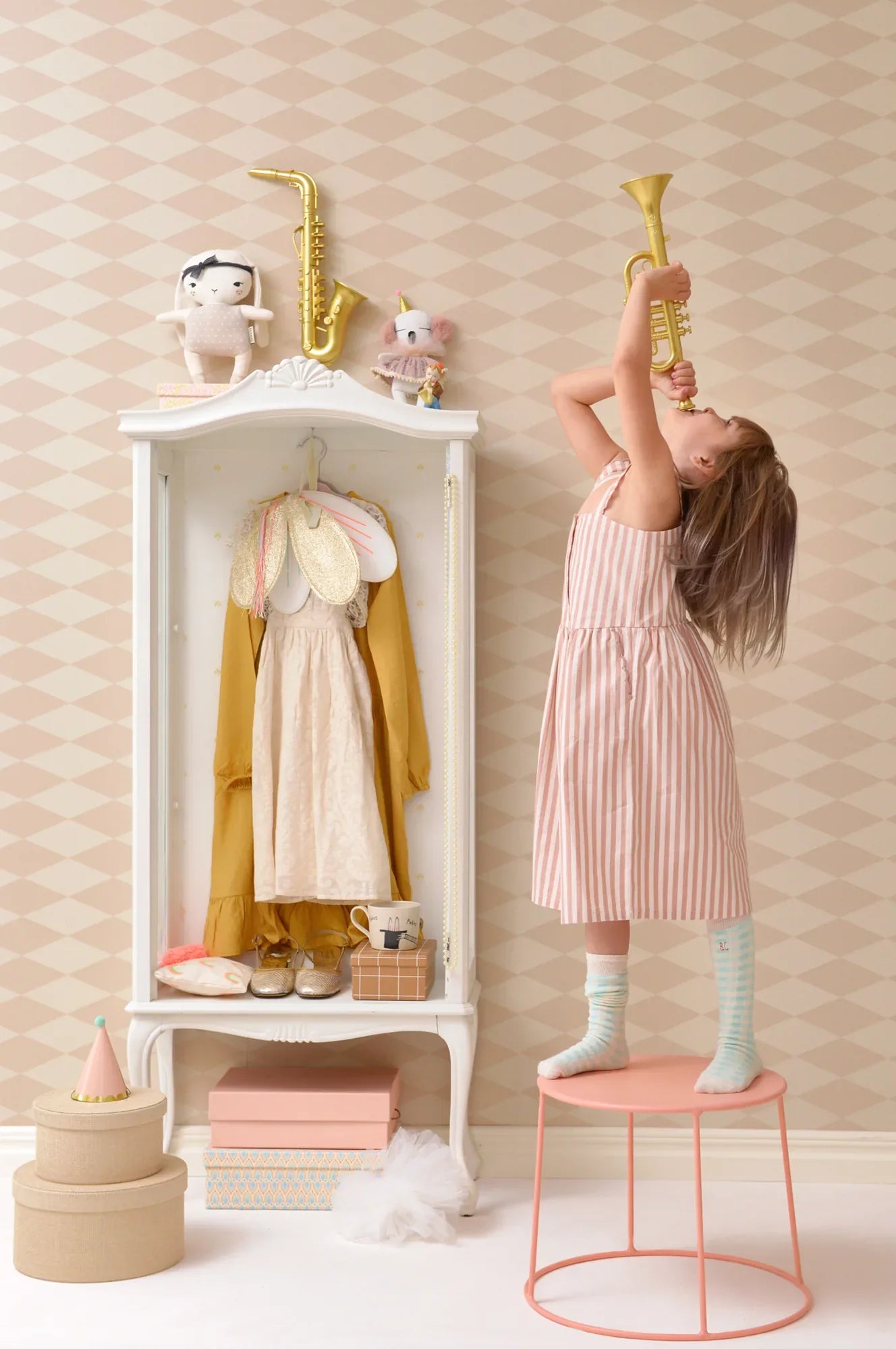 Majvillan Copenhagen beige pink behang sfeerbeeld kinderkamer detail