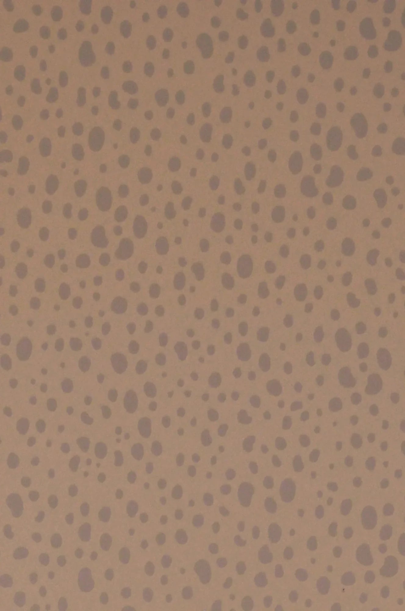 Majvillan Animal dots soft brown behang sfeerbeeld kinderkamer detail