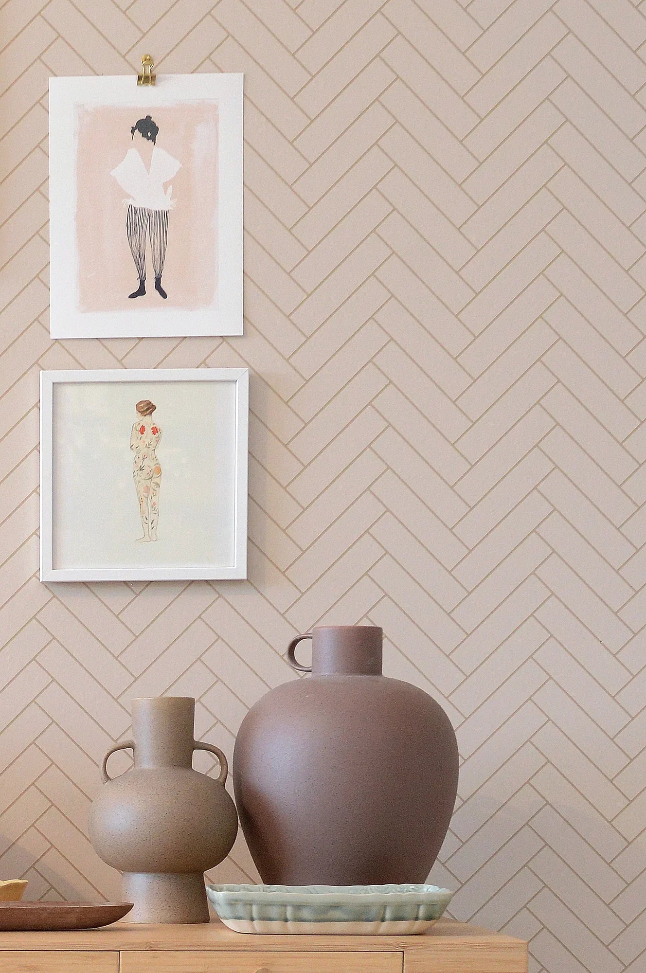 Majvillan Herringbone sandy beige behang sfeerbeeld kinderkamer detail