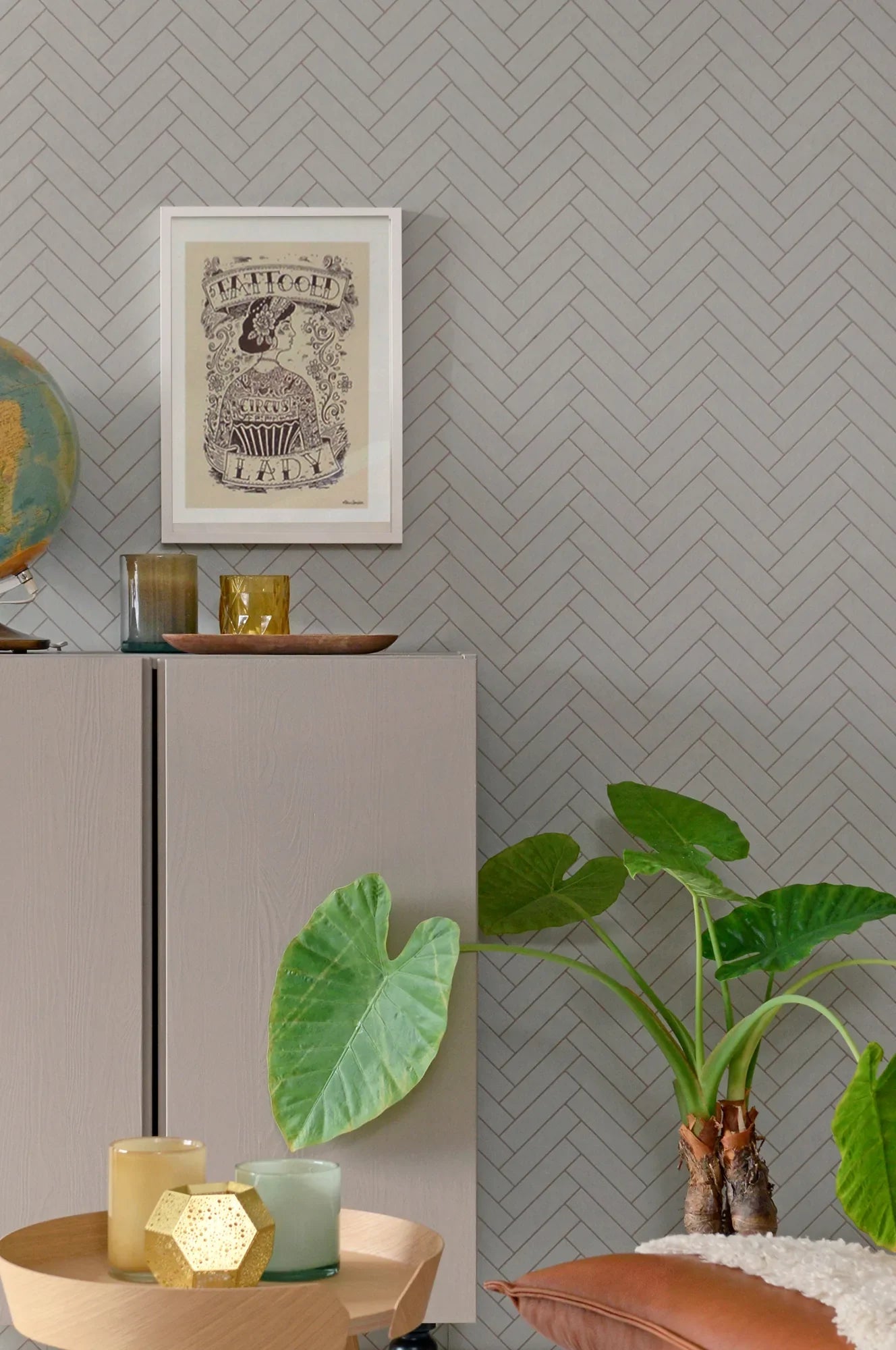 Majvillan Herringbone behang in greige blue kleur in sfeervolle Scandinavische kinderkamer