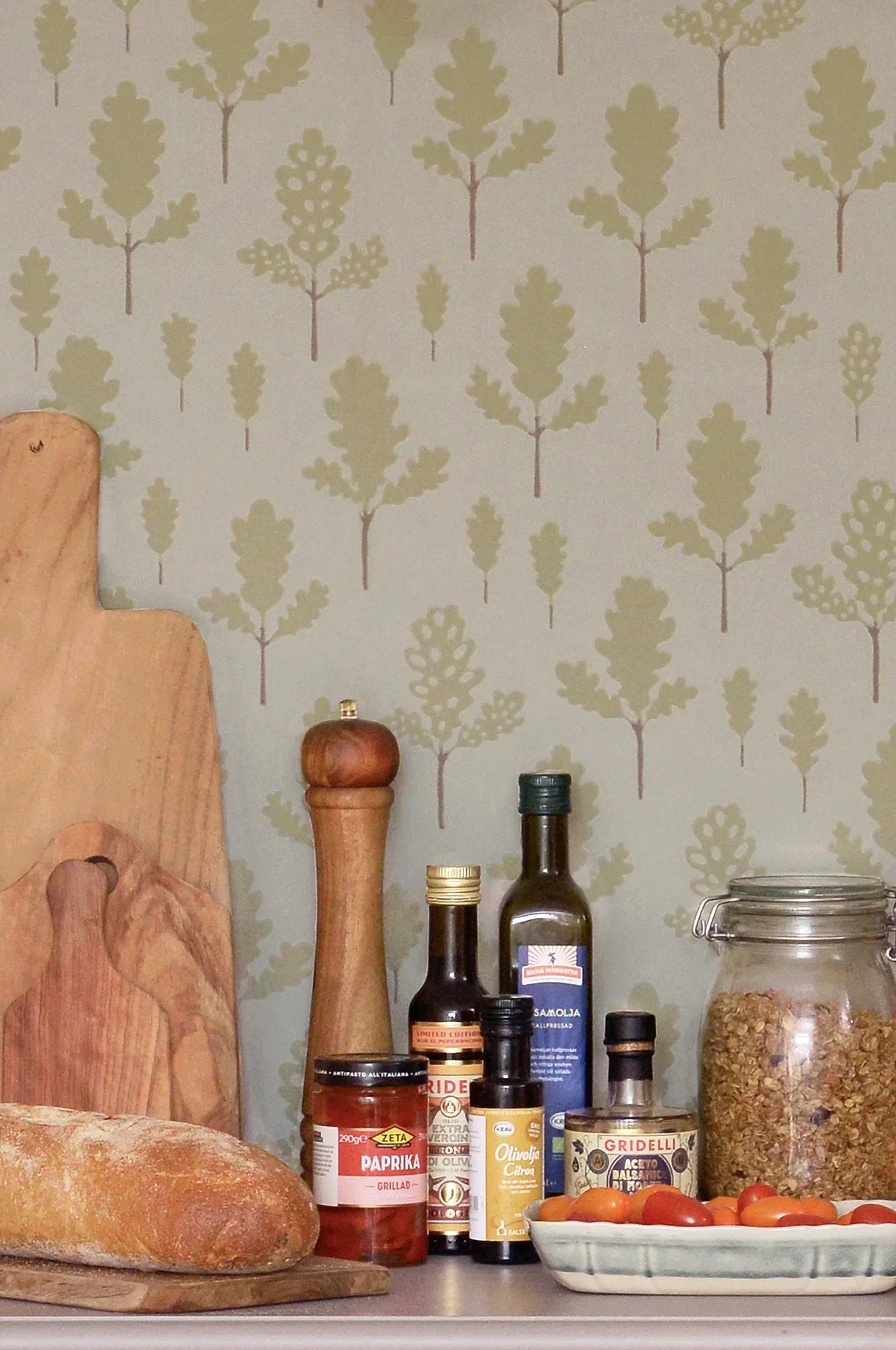 Majvillan Oak greige blue behang sfeerbeeld kinderkamer detail