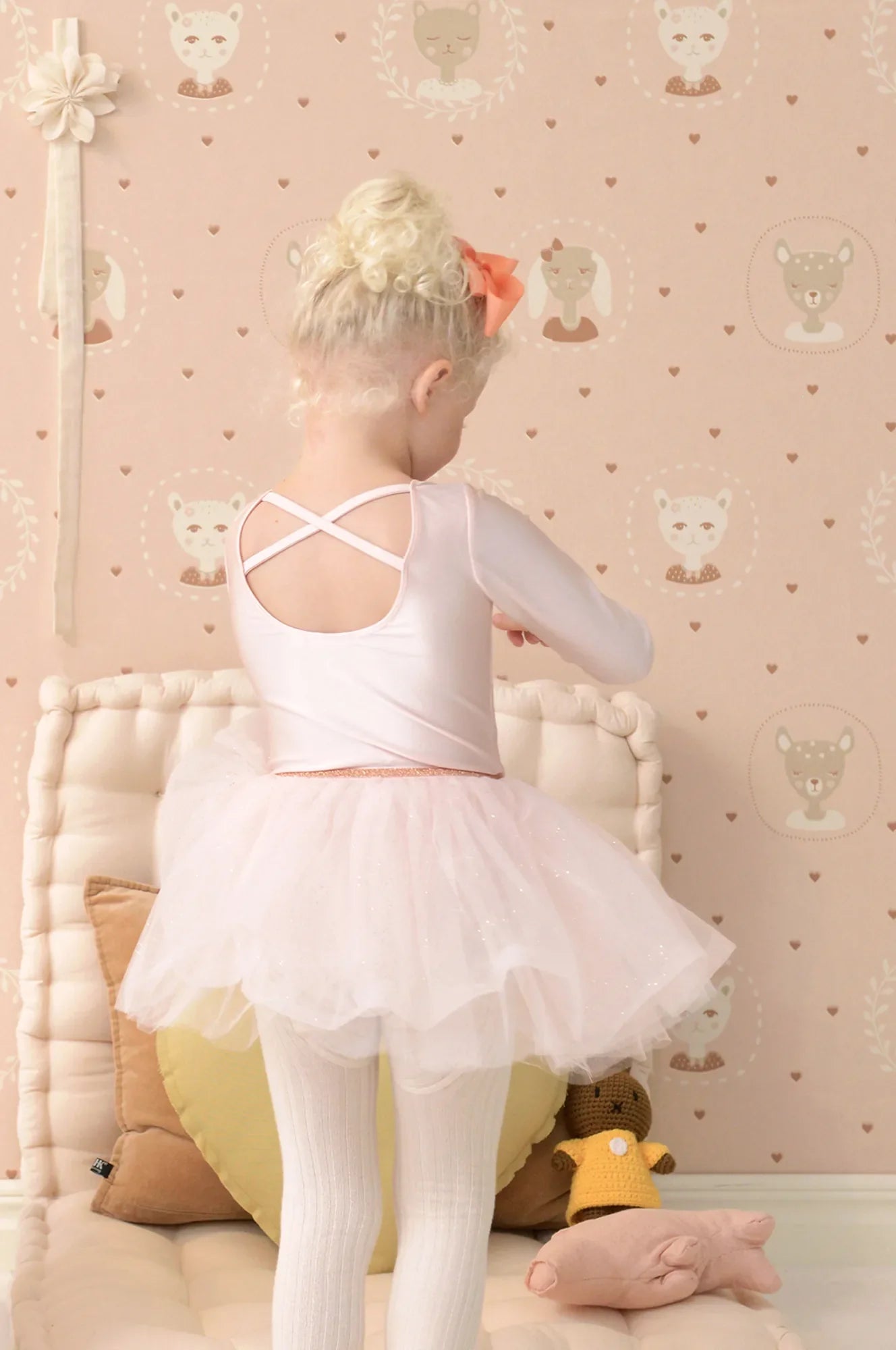 Majvillan Hearts dusty warm pink behang sfeerbeeld kinderkamer detail